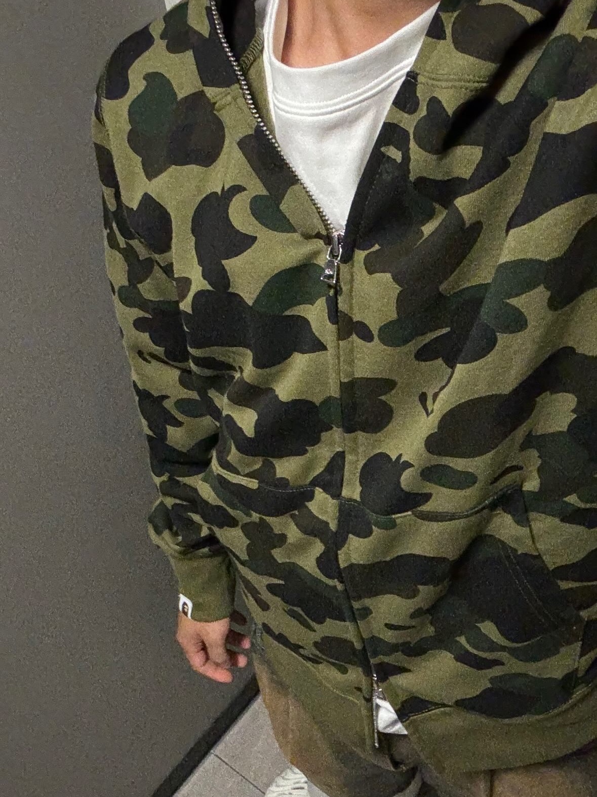 BAPE 1st Camo Shark Full Zip Hoodie Army Green 착용 스타일