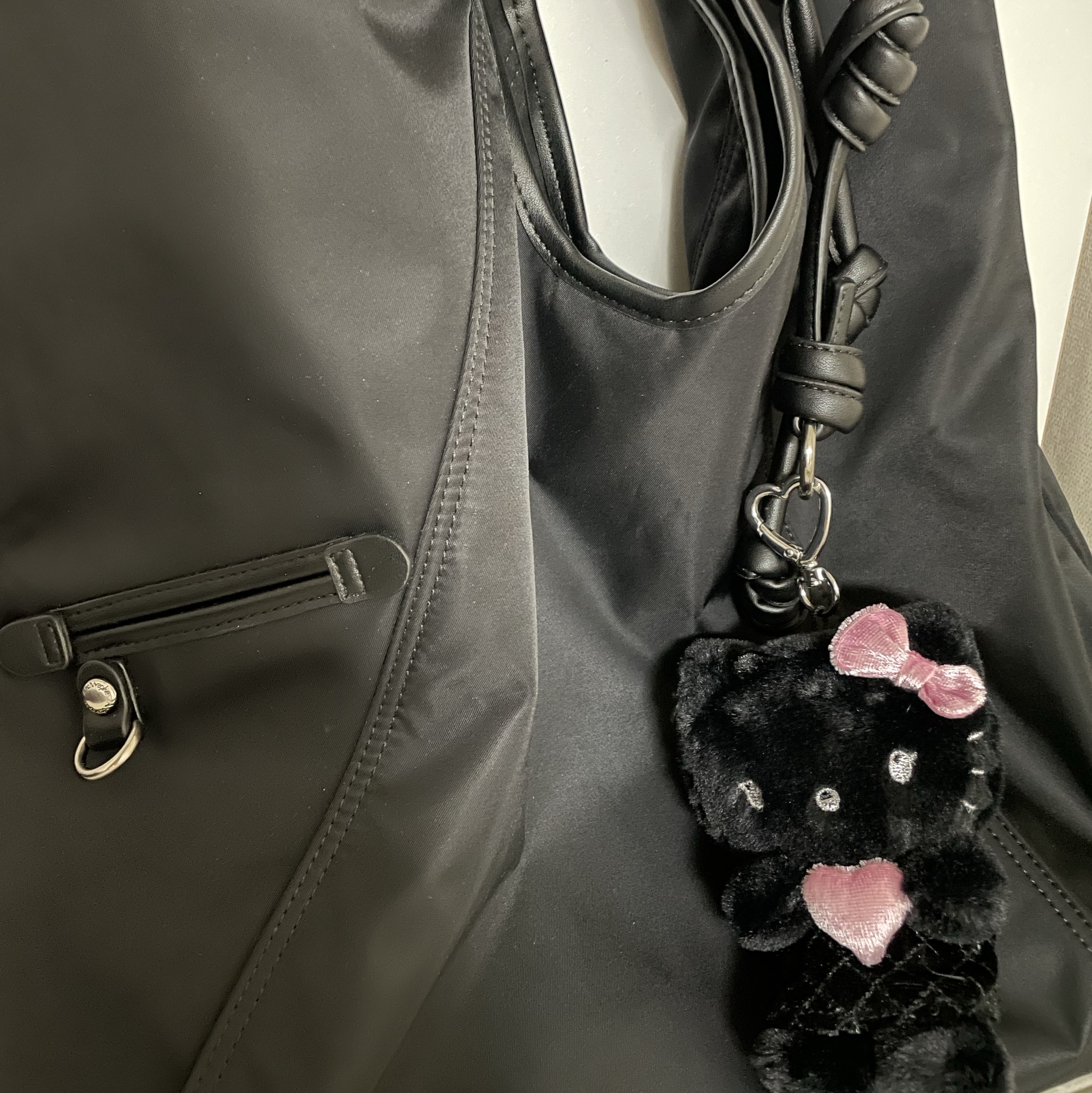 Sanrio x Fillimilli Hello Kitty Angels and Devils Doll Keyring Devil 착용 스타일