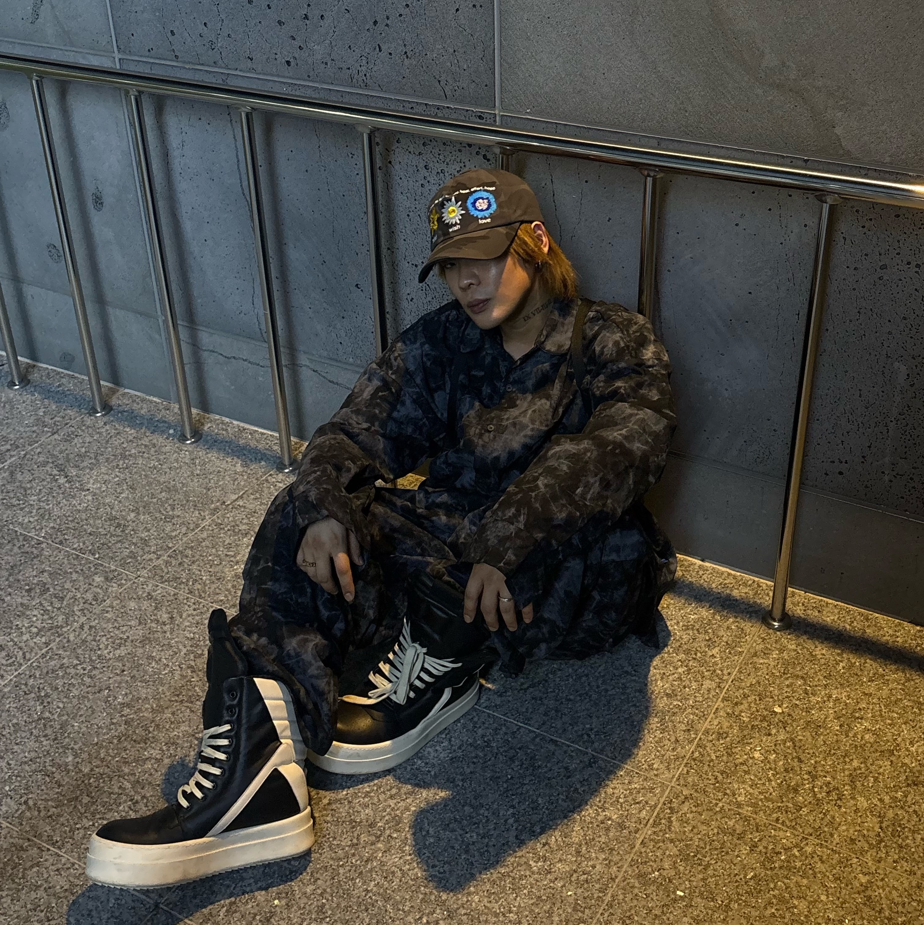 Rick Owens Leather Mega Bumper Geobasket Black Milk 착용 스타일 - 2