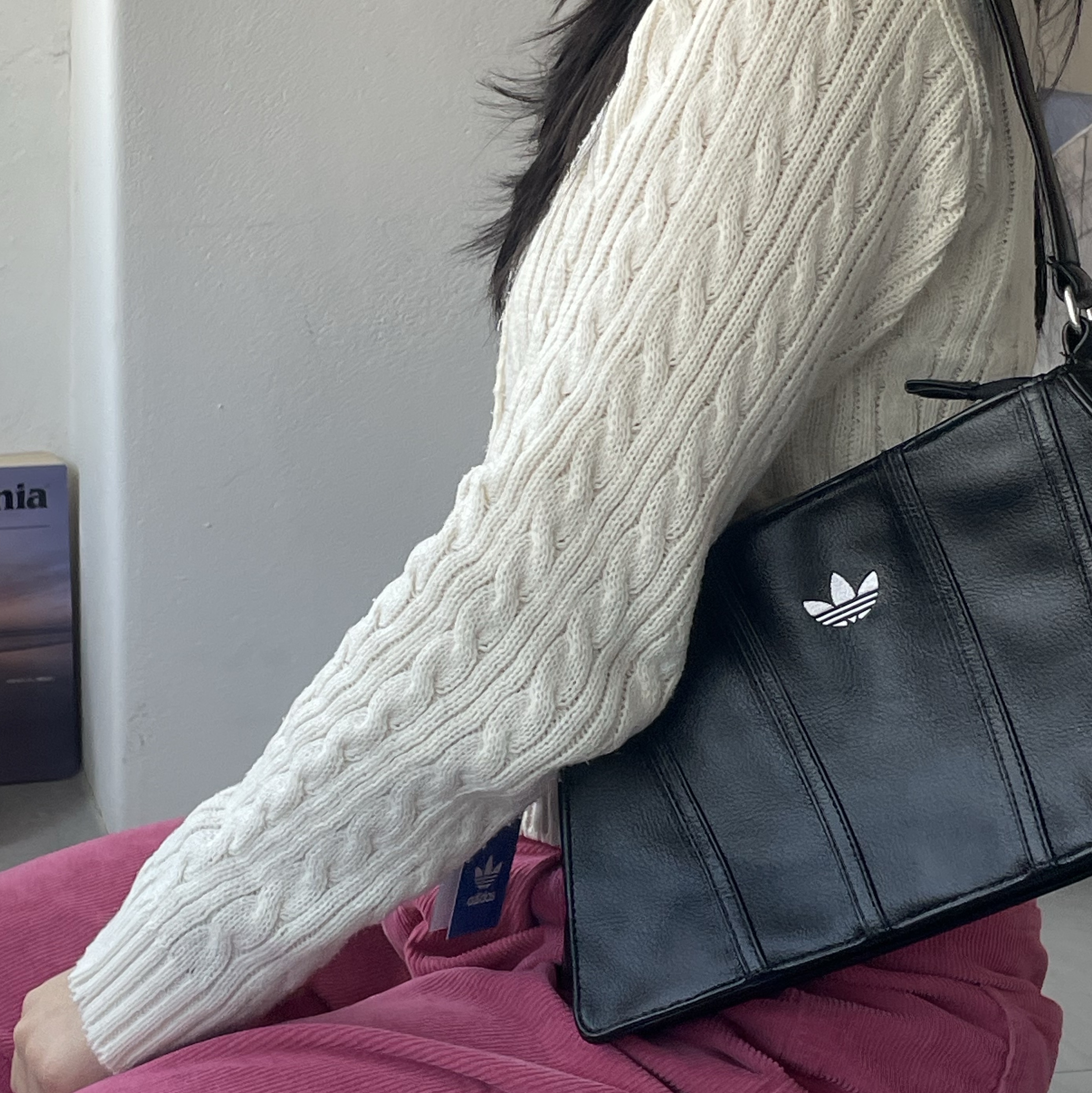 Adidas Mini Airliner Bag Black 착용 스타일 - 1