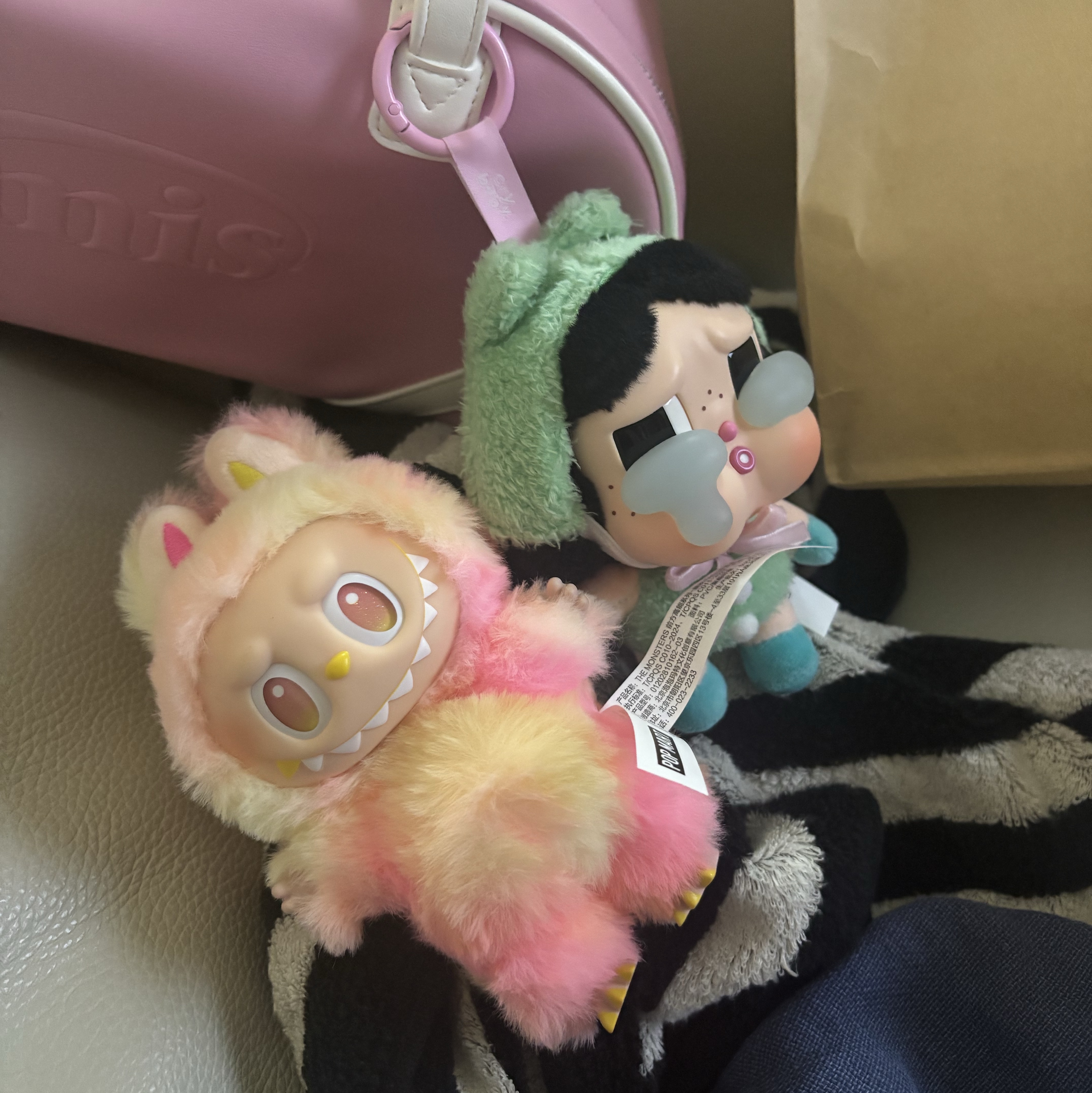 Pop Mart Labubu The Monsters Highlight Series Loyalty Keyring (Opened Case), Pop Mart Crybaby Crying Again Series Plush Keyring What A Frog (Opened Case) 착용 스타일