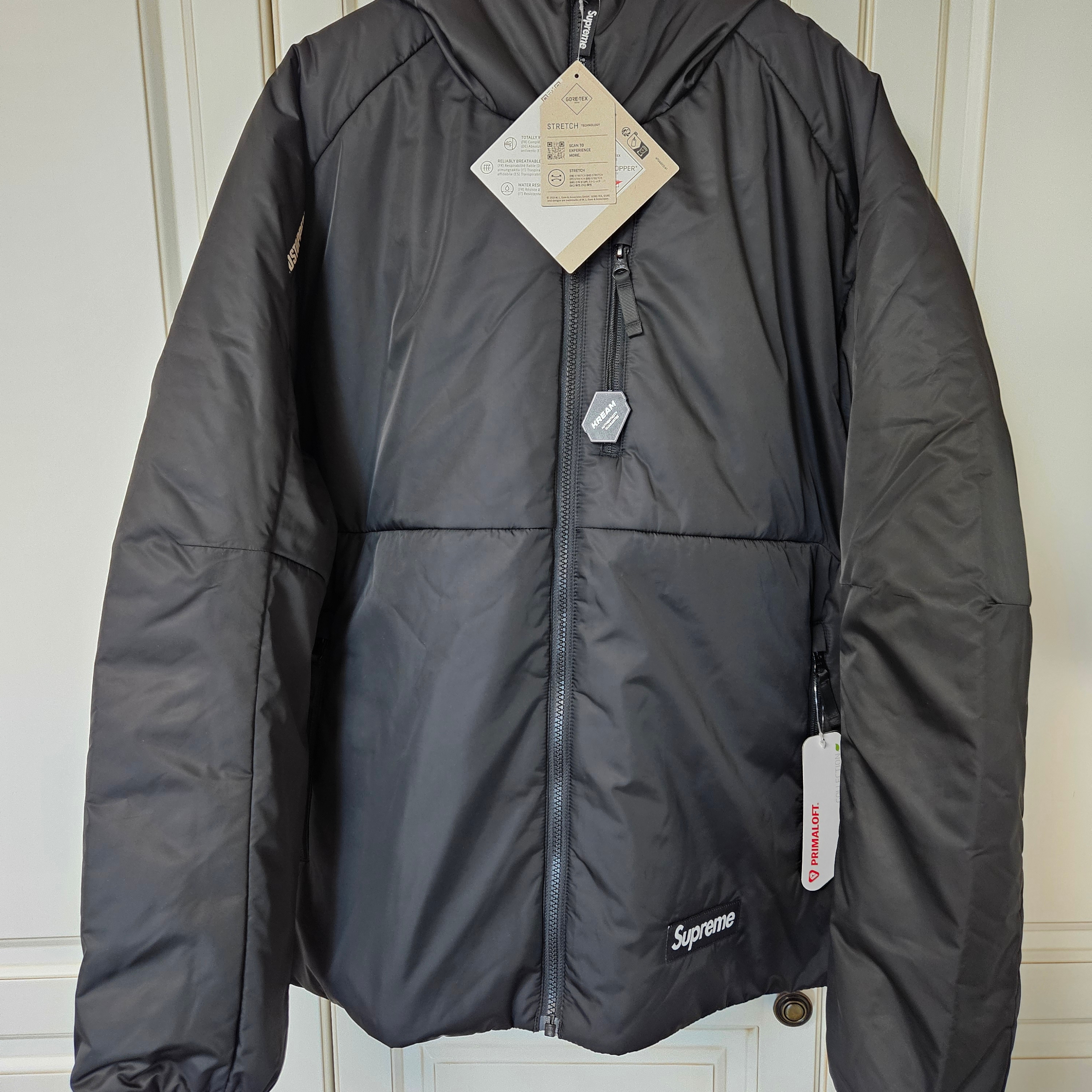Supreme Windstopper Insulated Hooded Jacket Black - 25SS 착용 스타일