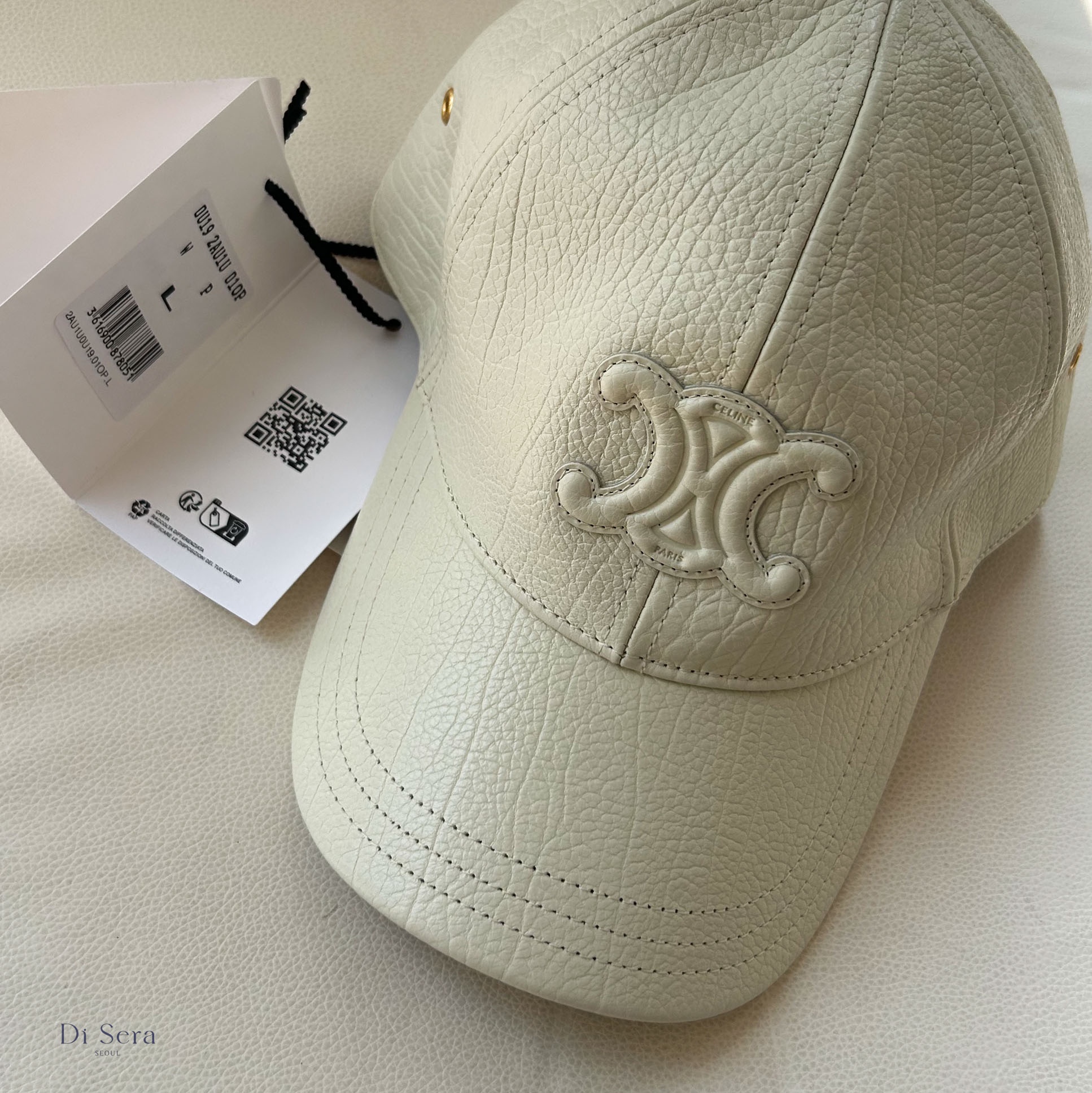 (W) Celine Triomphe Baseball Cap in Calfskin Optic White 착용 스타일