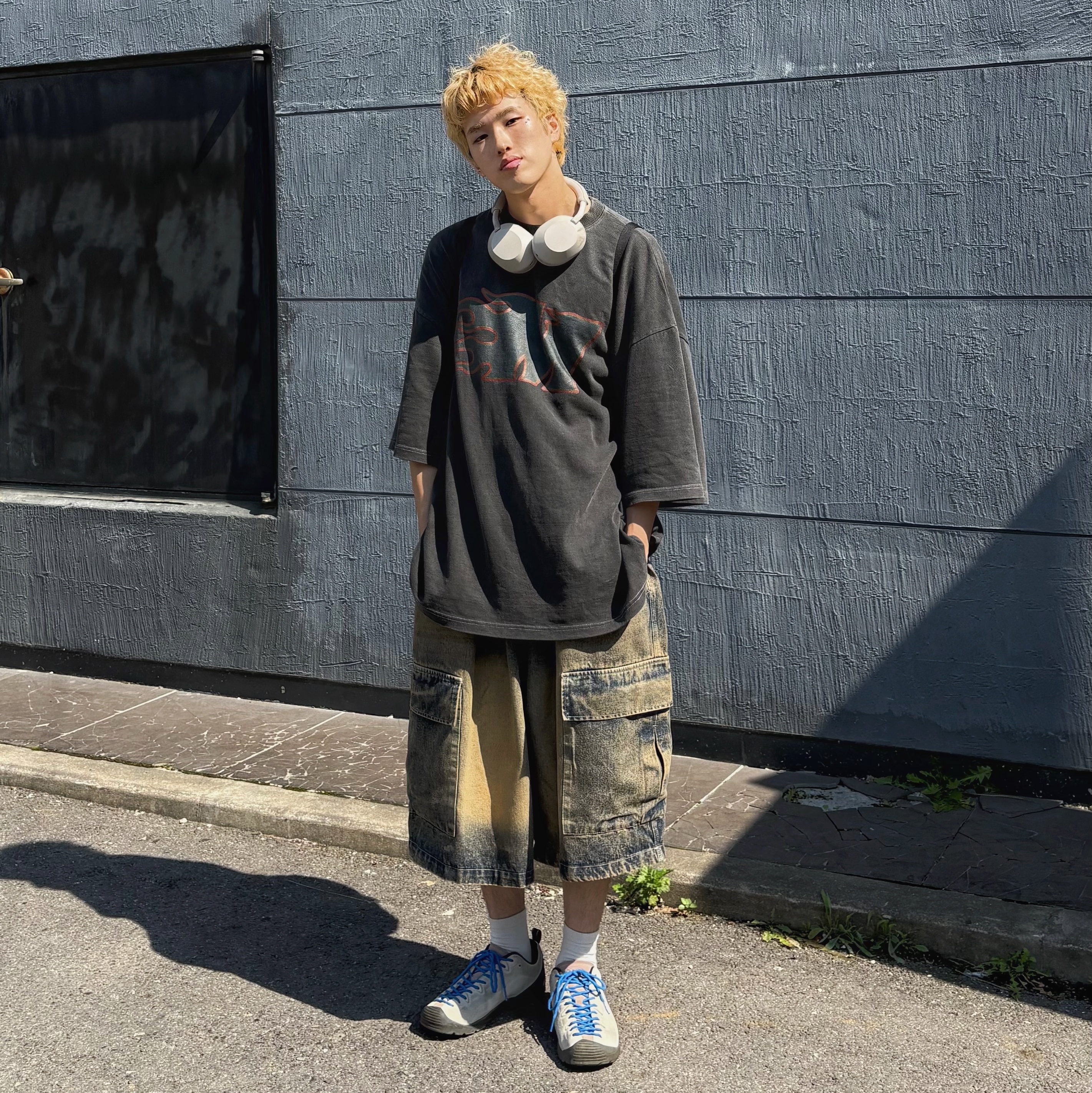 (W) Keen Jasper Suede Sneakers Birch Fawn, Sony WH-1000XM5 Silver (Sony Korea Ver.) 착용 스타일 - 1