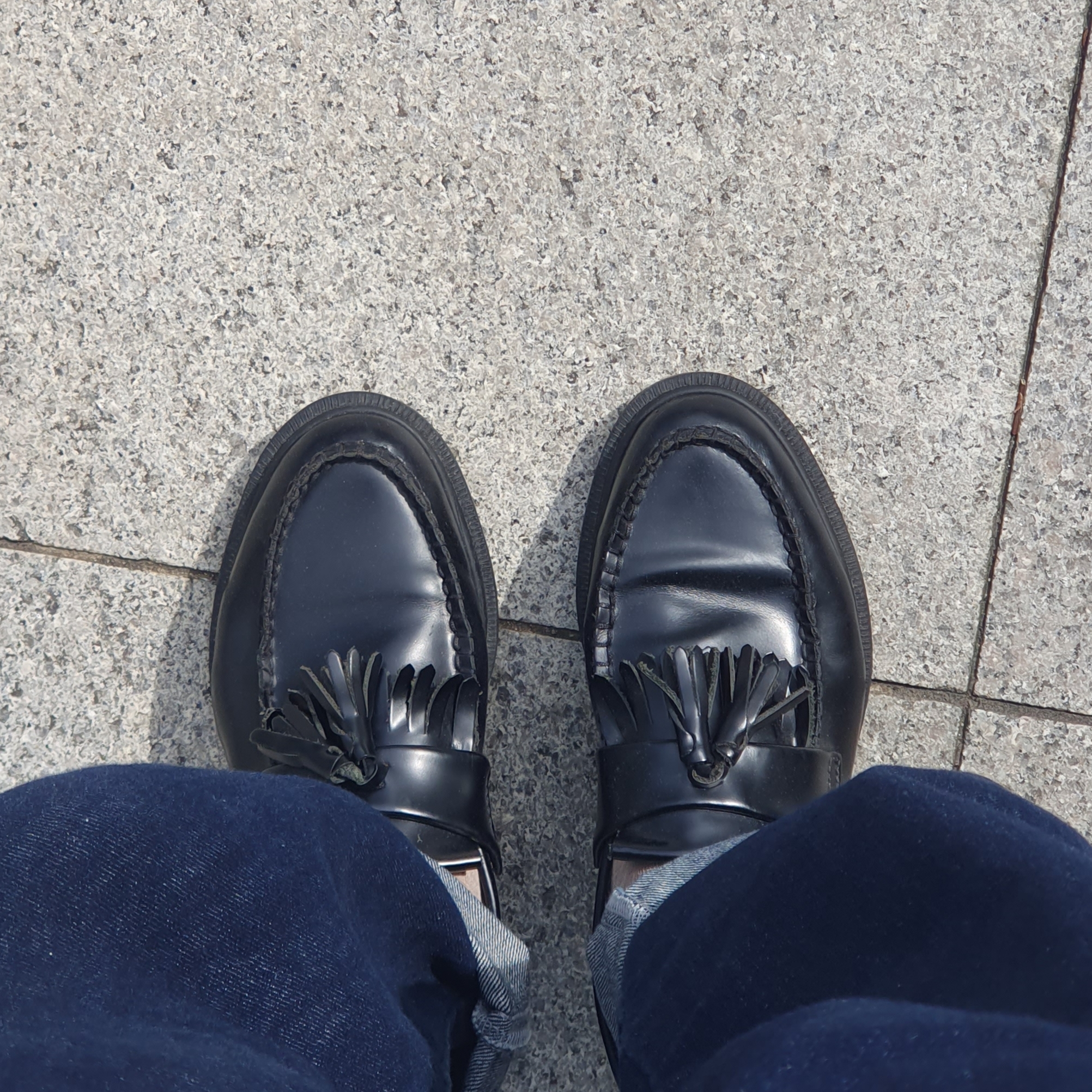 Dr. Martens Adrian Smooth Black 착용 스타일
