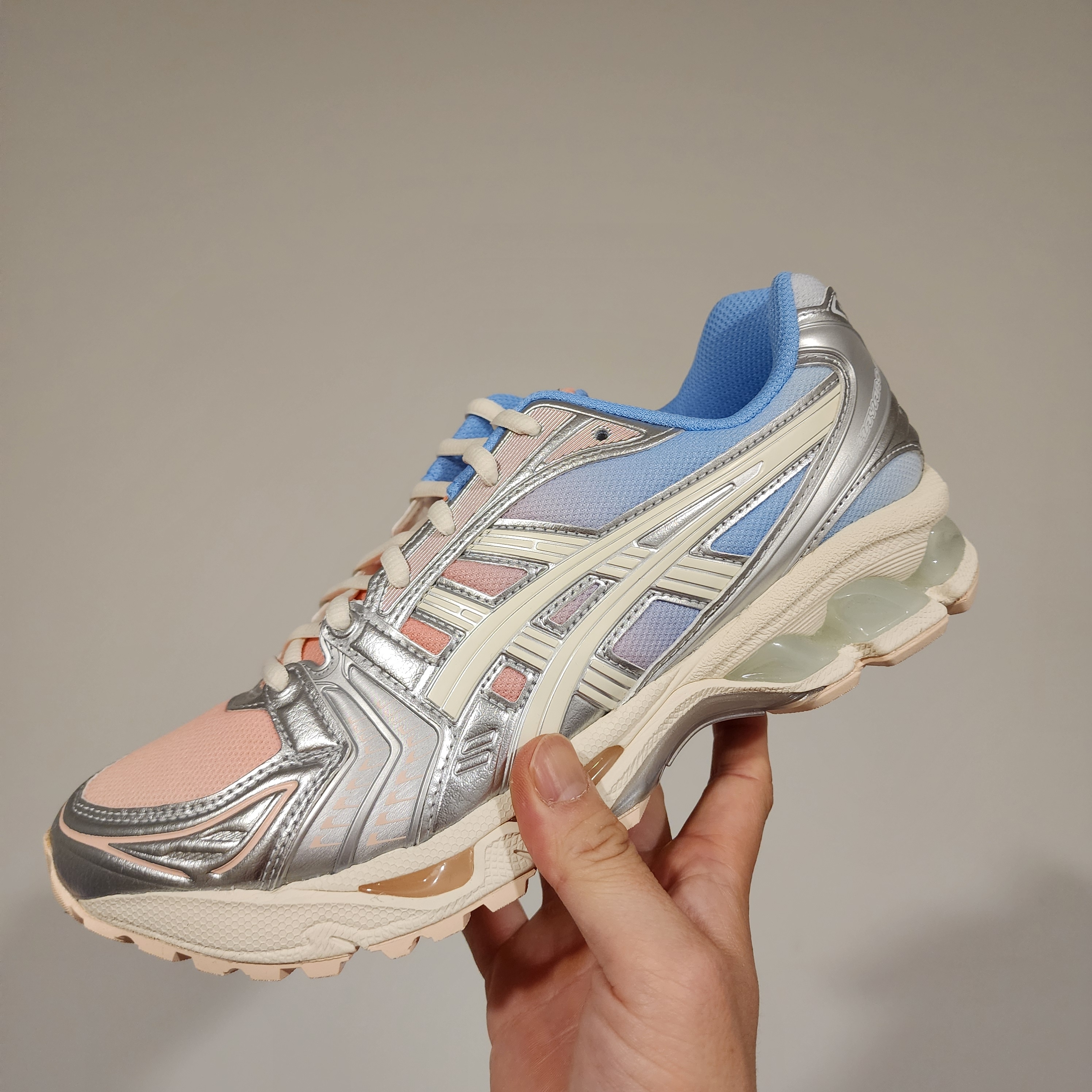 Asics Gel-Kayano 14 Baked Pink Cream 착용 스타일 - 1