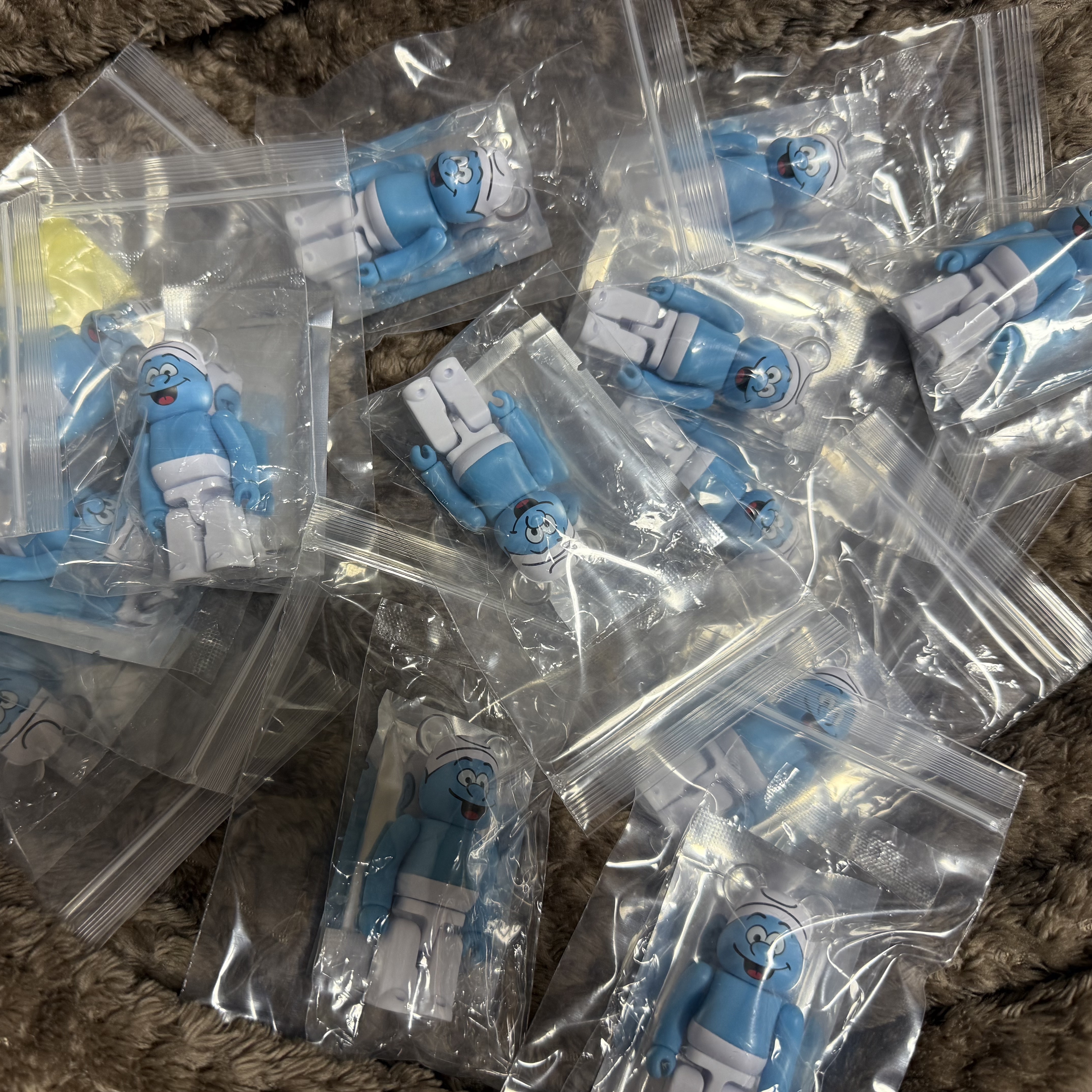 Bearbrick Series 49 Sealed Case 100% (24 Blind Boxes) 착용 스타일
