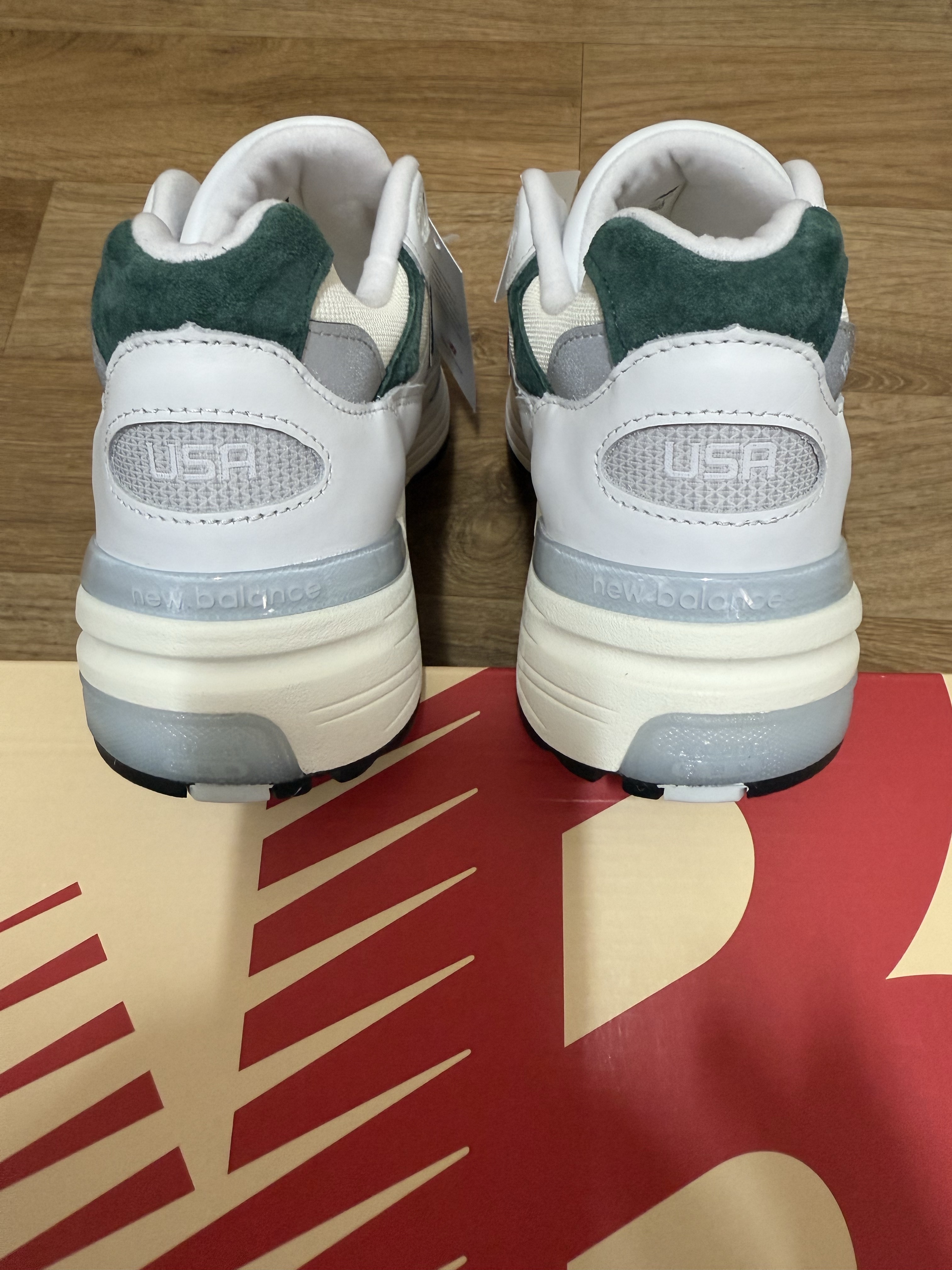 New Balance 992 Made in USA Marsh Green 착용 스타일 - 5