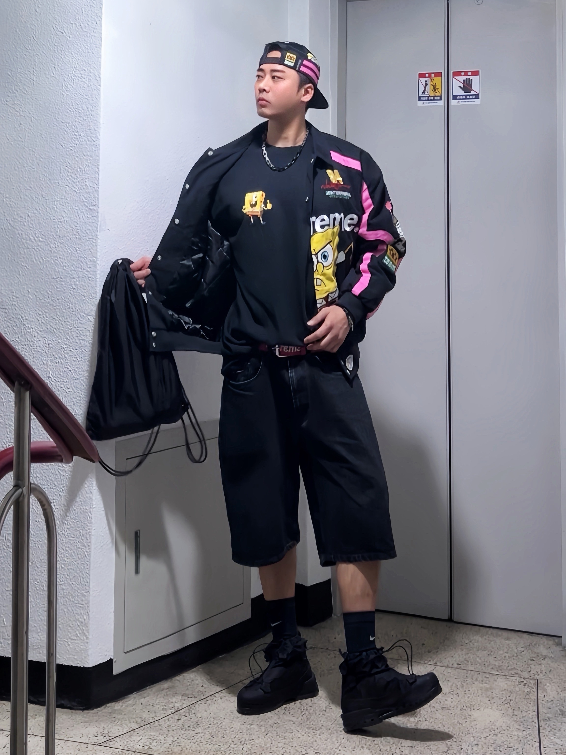 Supreme x SpongeBob Jeff Hamilton Mesh Back 6-Panel Black - 25SS, Supreme x SpongeBob SquarePants Castelli Racing L/S T-Shirt Black - 25SS 착용 스타일
