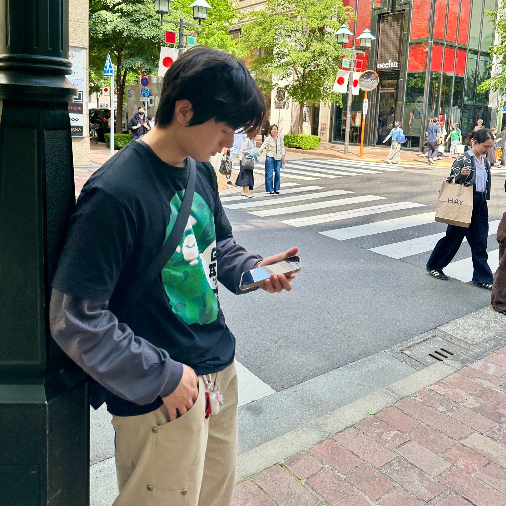 BAPE Store Shibuya Ape Head T-Shirt Black, Thug Club Thug Pants (2) Black 착용 스타일
