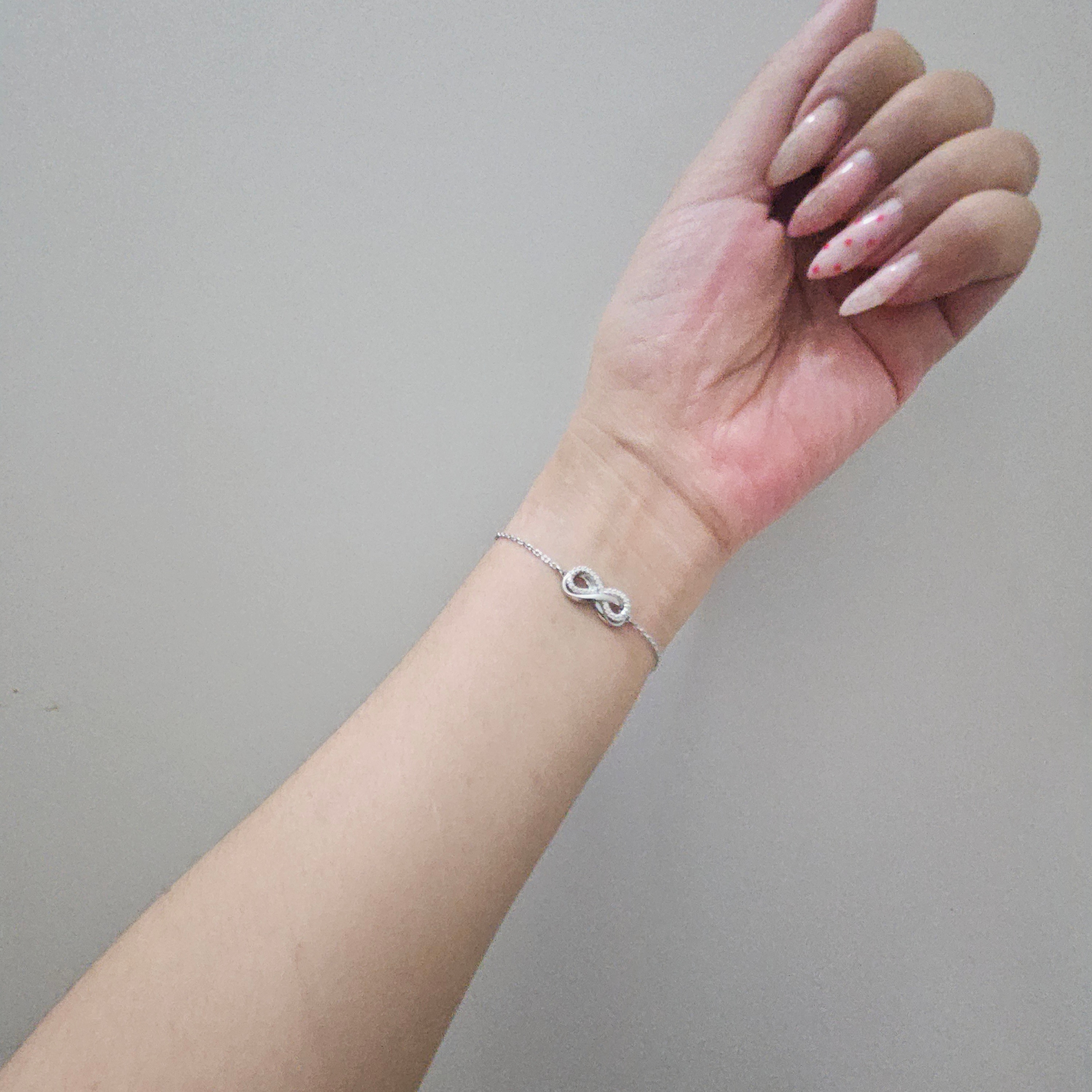 (W) Swarovski Hyperbola Bracelet Infinity White Rhodium Plated 착용 스타일