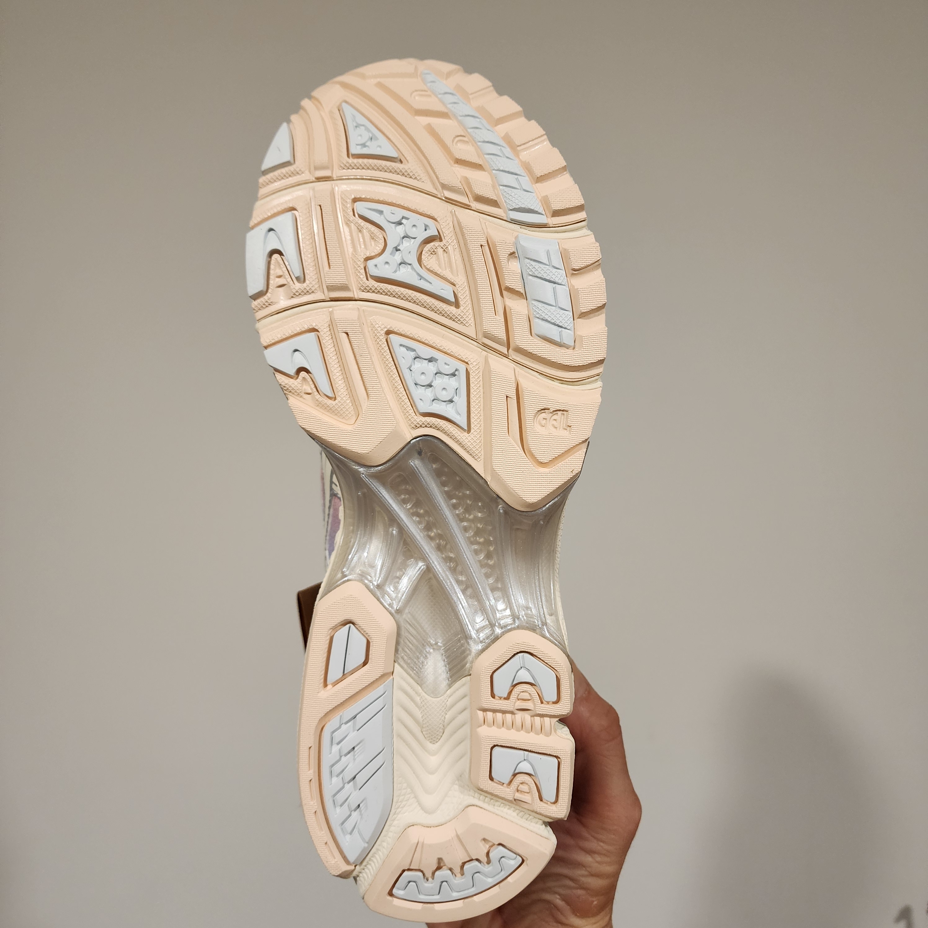 Asics Gel-Kayano 14 Baked Pink Cream 착용 스타일 - 2