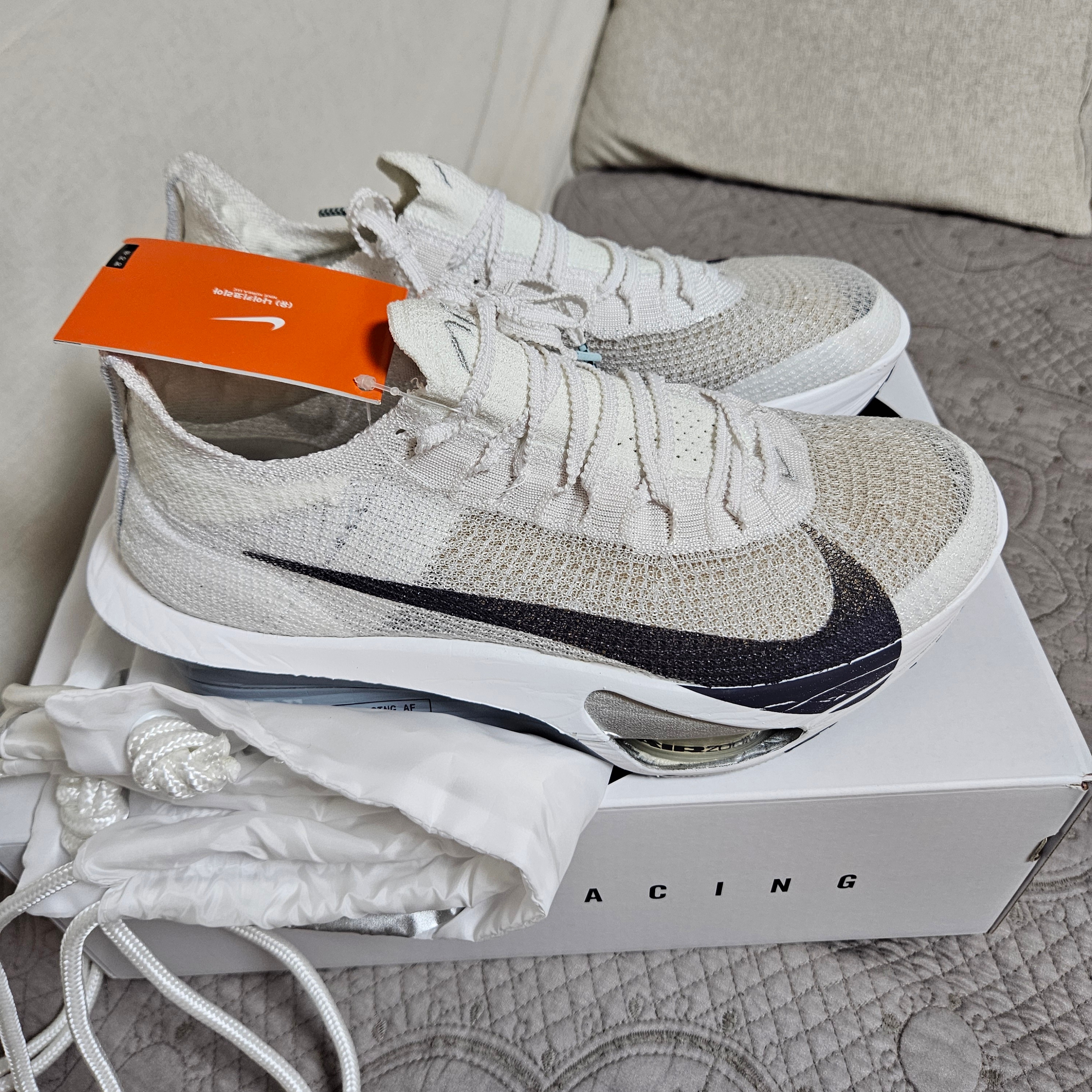 Nike Air Zoom Alphafly Next% 3 White Pure Platinum 착용 스타일 - 2