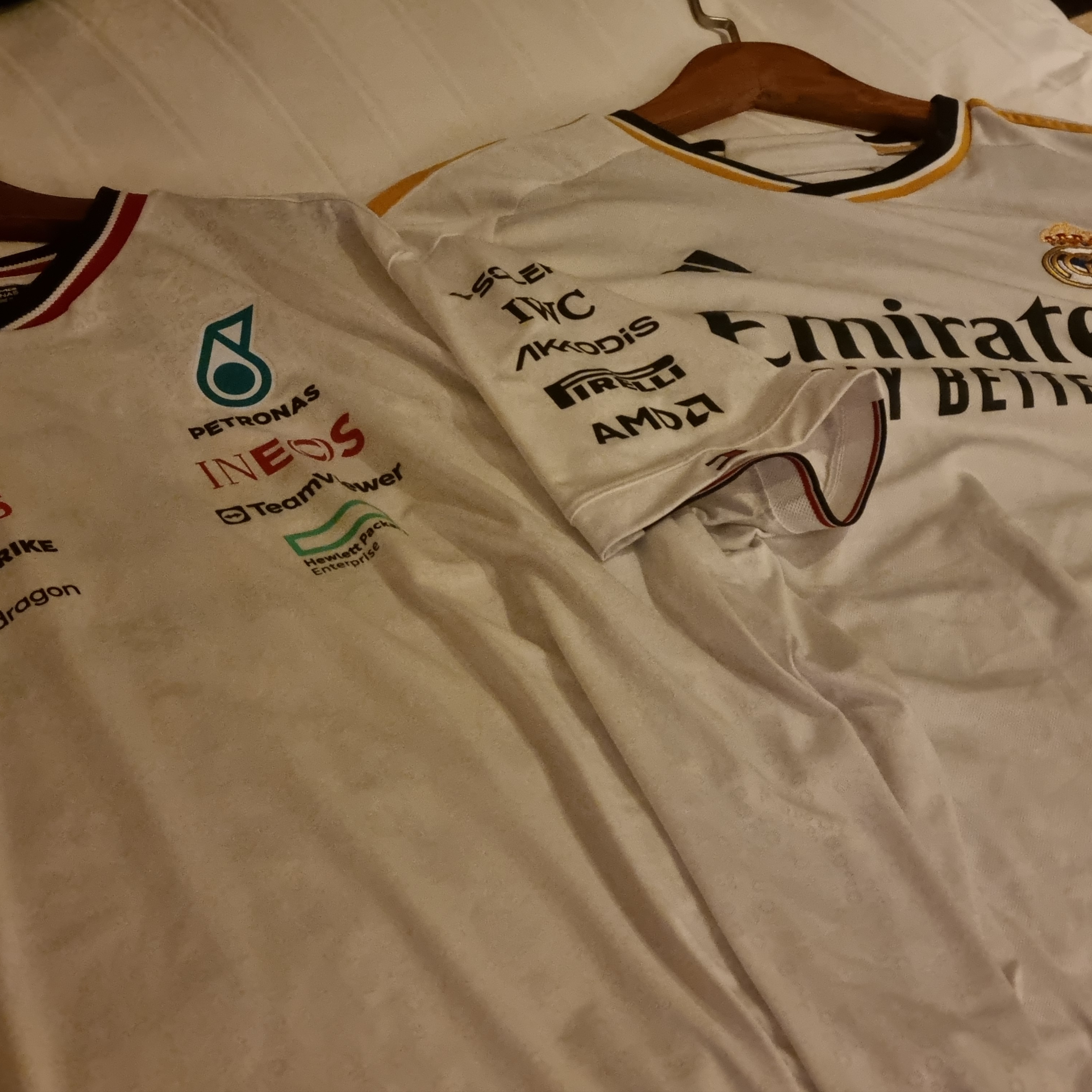 Adidas Real Madrid 2023/24 Home Jersey White - KR Sizing (Non Marking Ver.) 착용 스타일 - 3