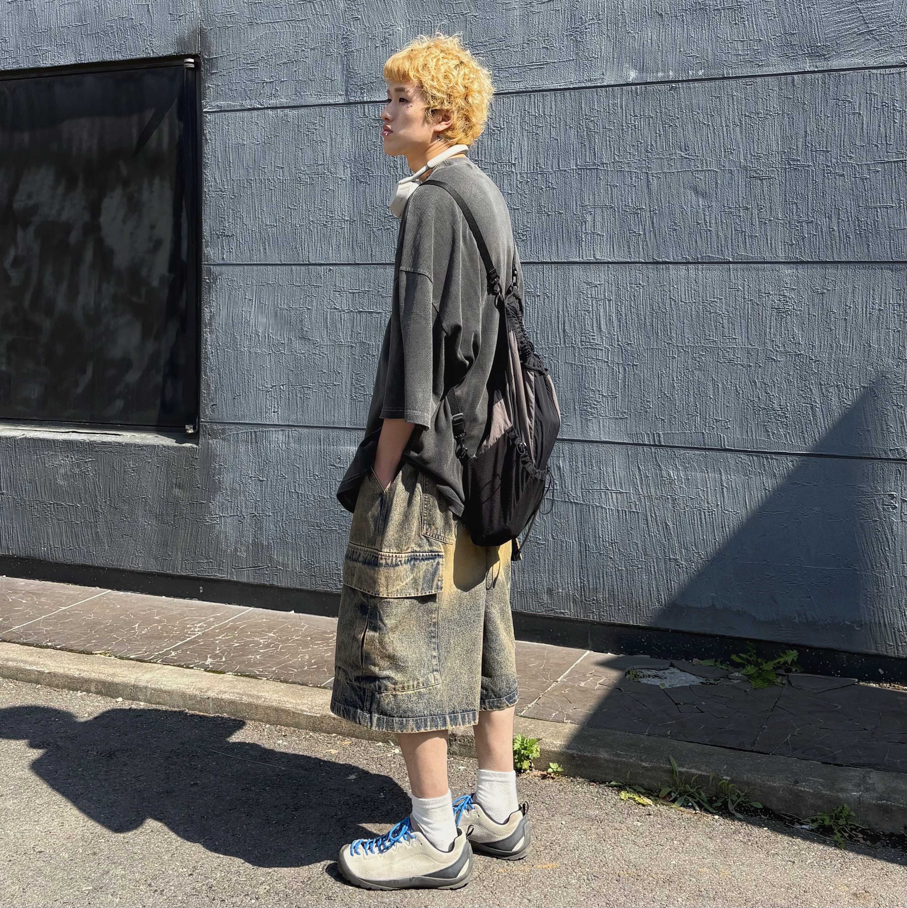 (W) Keen Jasper Suede Sneakers Birch Fawn, Sony WH-1000XM5 Silver (Sony Korea Ver.) 착용 스타일 - 3