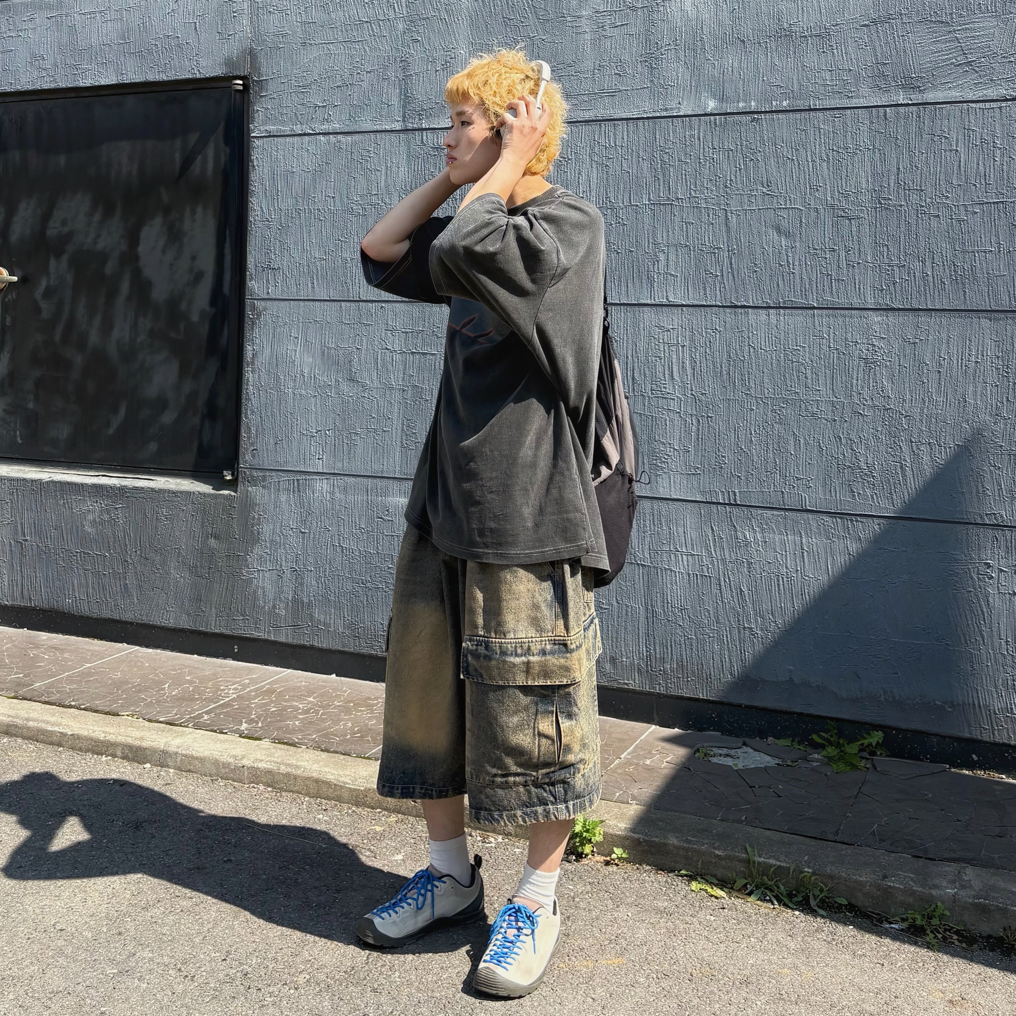 (W) Keen Jasper Suede Sneakers Birch Fawn, Sony WH-1000XM5 Silver (Sony Korea Ver.) 착용 스타일 - 4