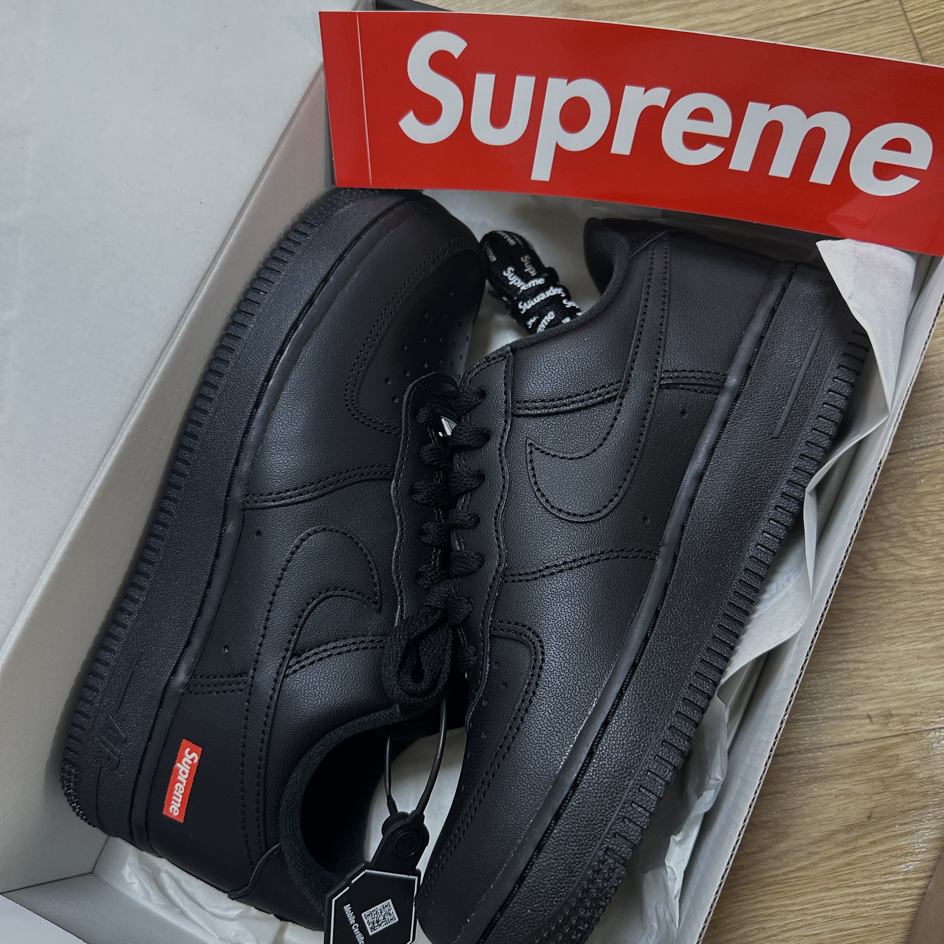 Nike x Supreme Air Force 1 Low Black 착용 스타일