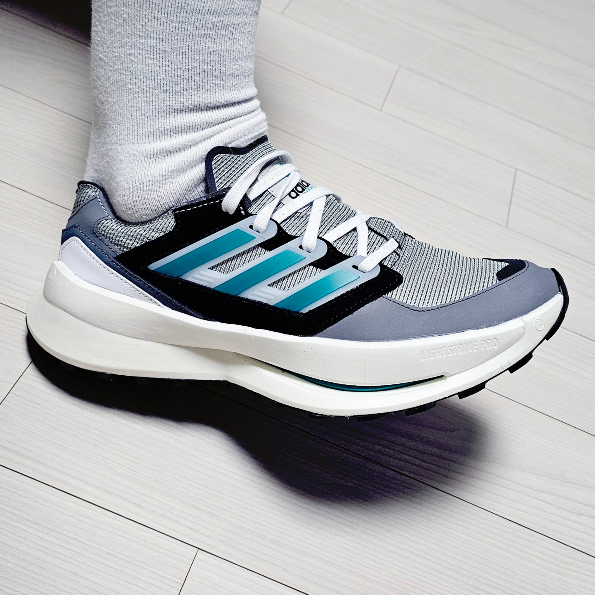 Adidas EQT Agravic Grey Two Magic Beige 착용 스타일