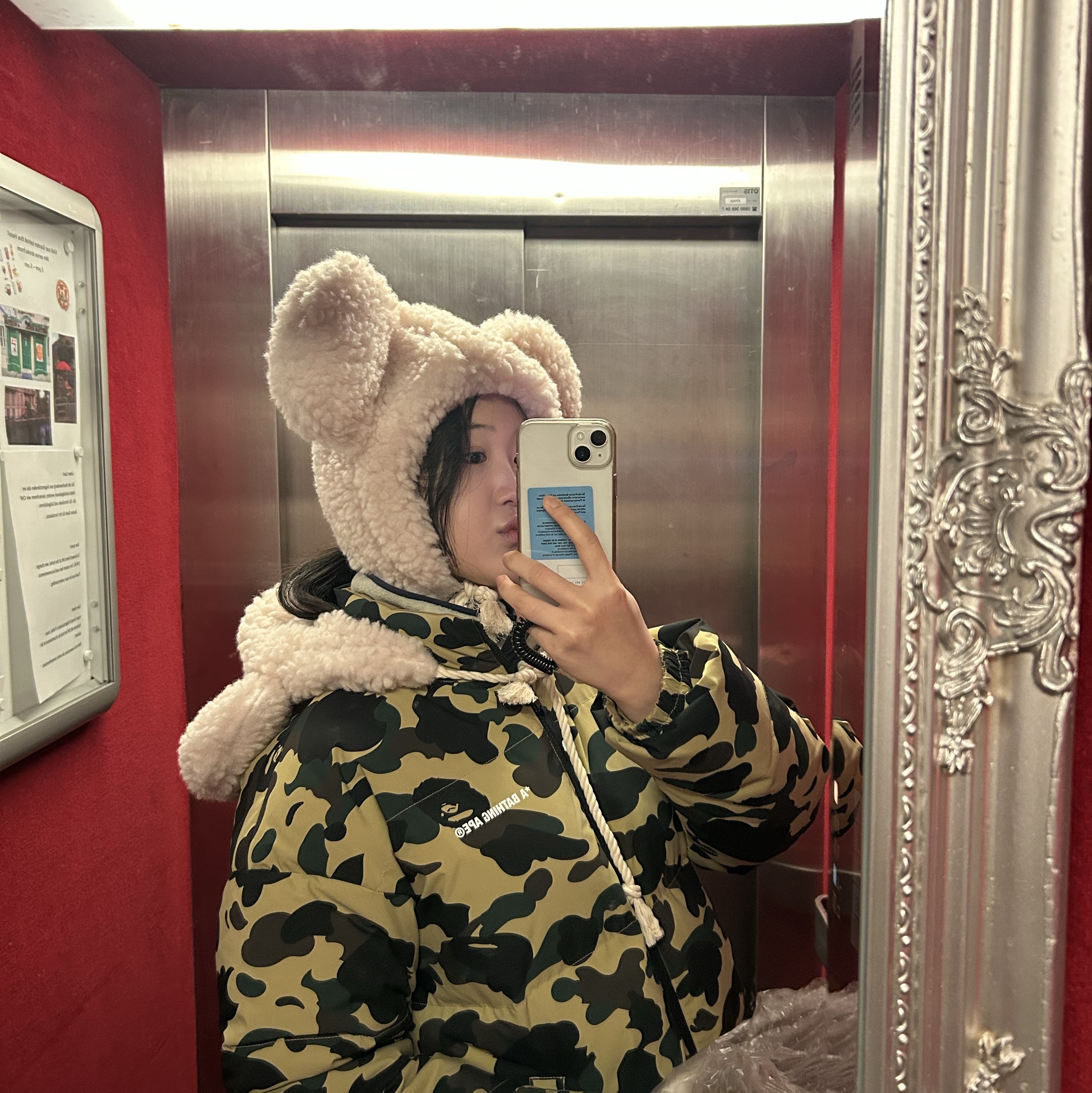 BAPE 1st Camo Reversible Down Jacket Yellow 착용 스타일 - 1