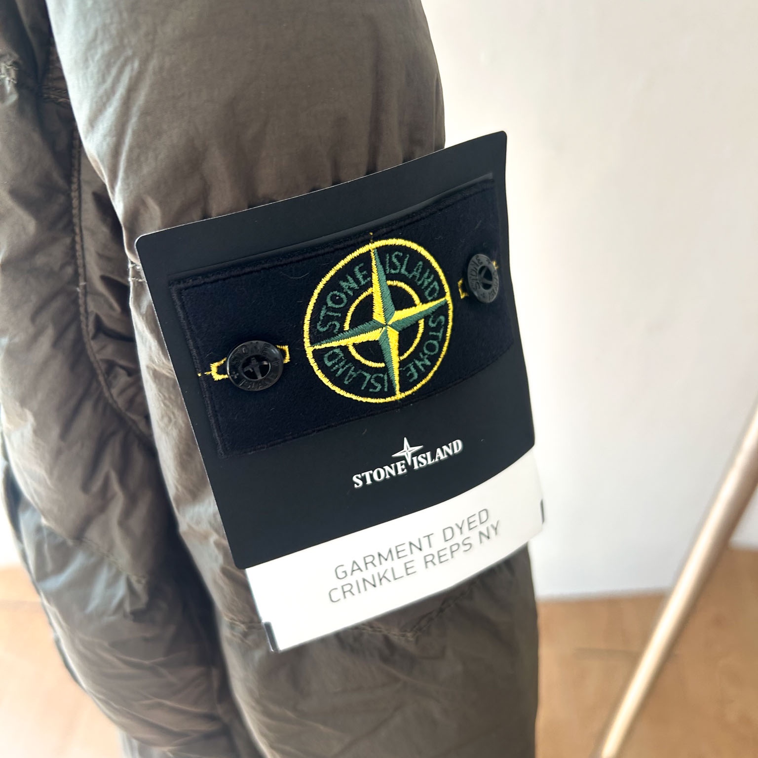 Stone Island 4100010 Crinkle Reps NY Recycled Nylon Down Jacket with Wind Resistance Military Green - 25FW 착용 스타일 - 3