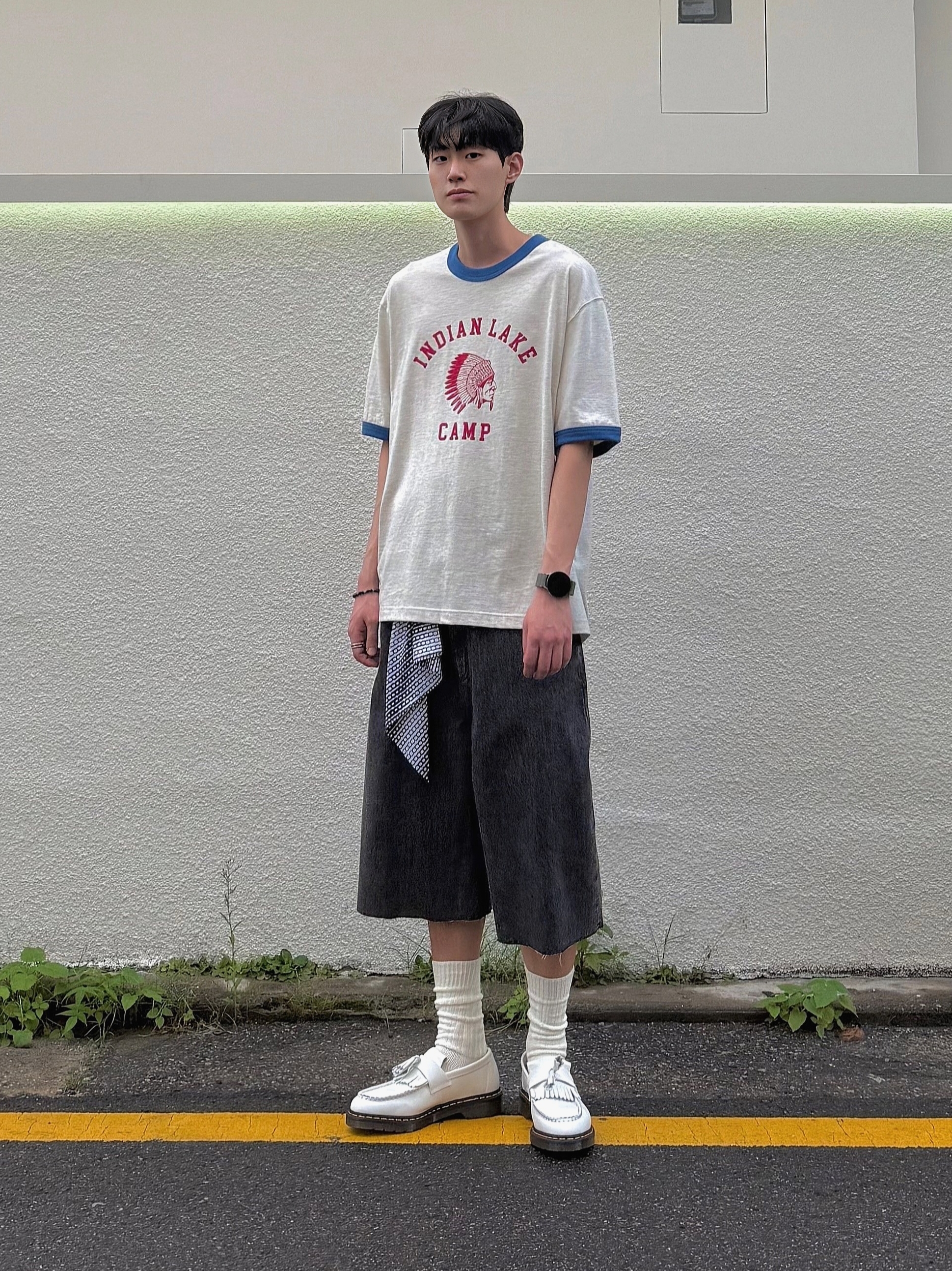 Dr. Martens Adrian Smooth Leather Tassel Loafers White 착용 스타일 - 1