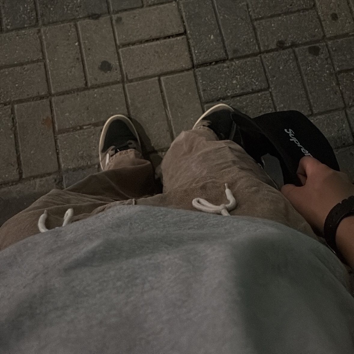 Jordan 1 x Travis Scott Retro Low OG SP Mocha, Supreme Washed Chino Twill Camp Cap Black 착용 스타일