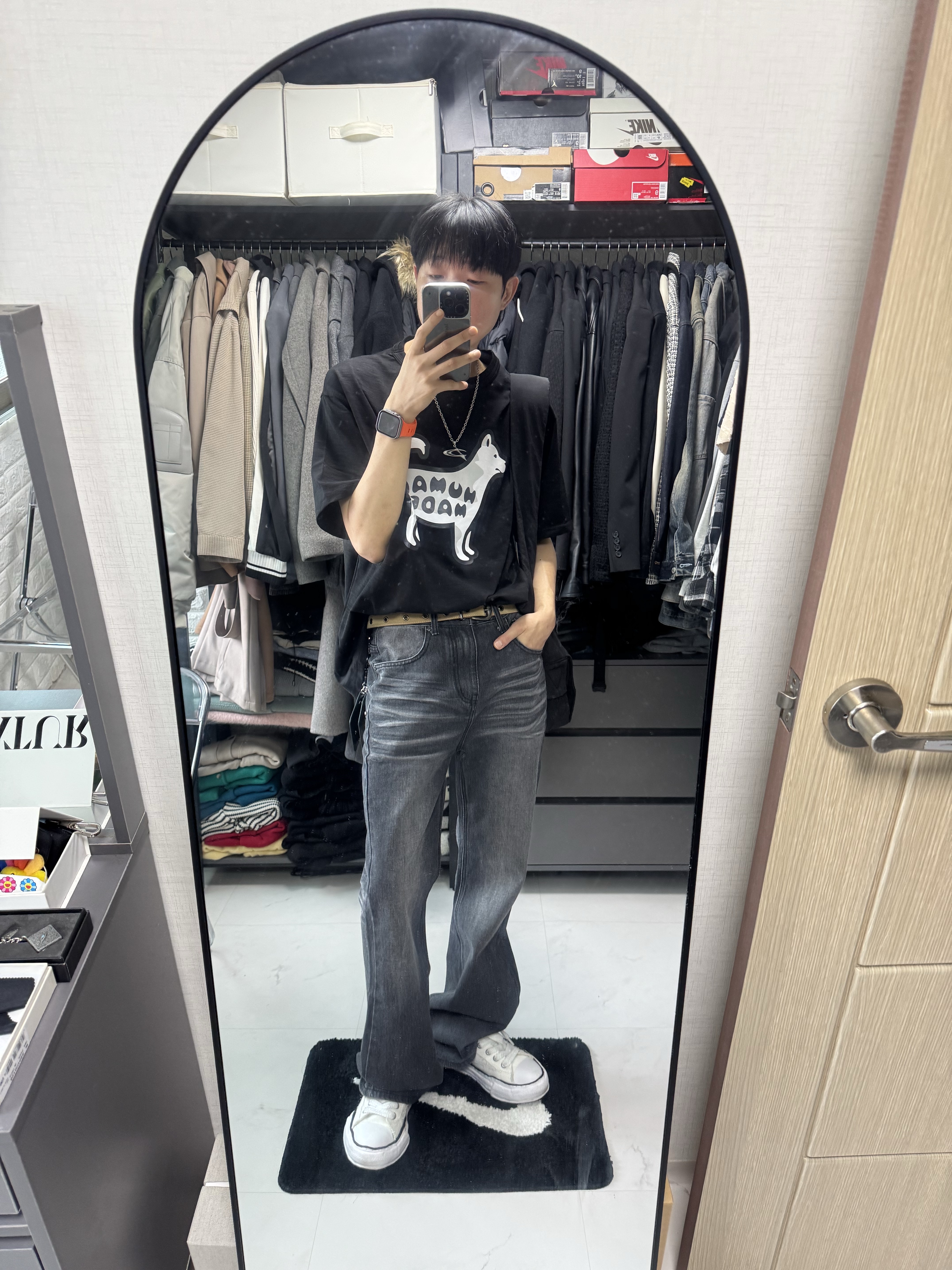 Human Made Animal Graphic T-Shirt Jindo Dog Black - Seoul Store Exclusive, Maison Mihara Yasuhiro Peterson OG Sole Canvas Low Sneakers White 착용 스타일 - 1