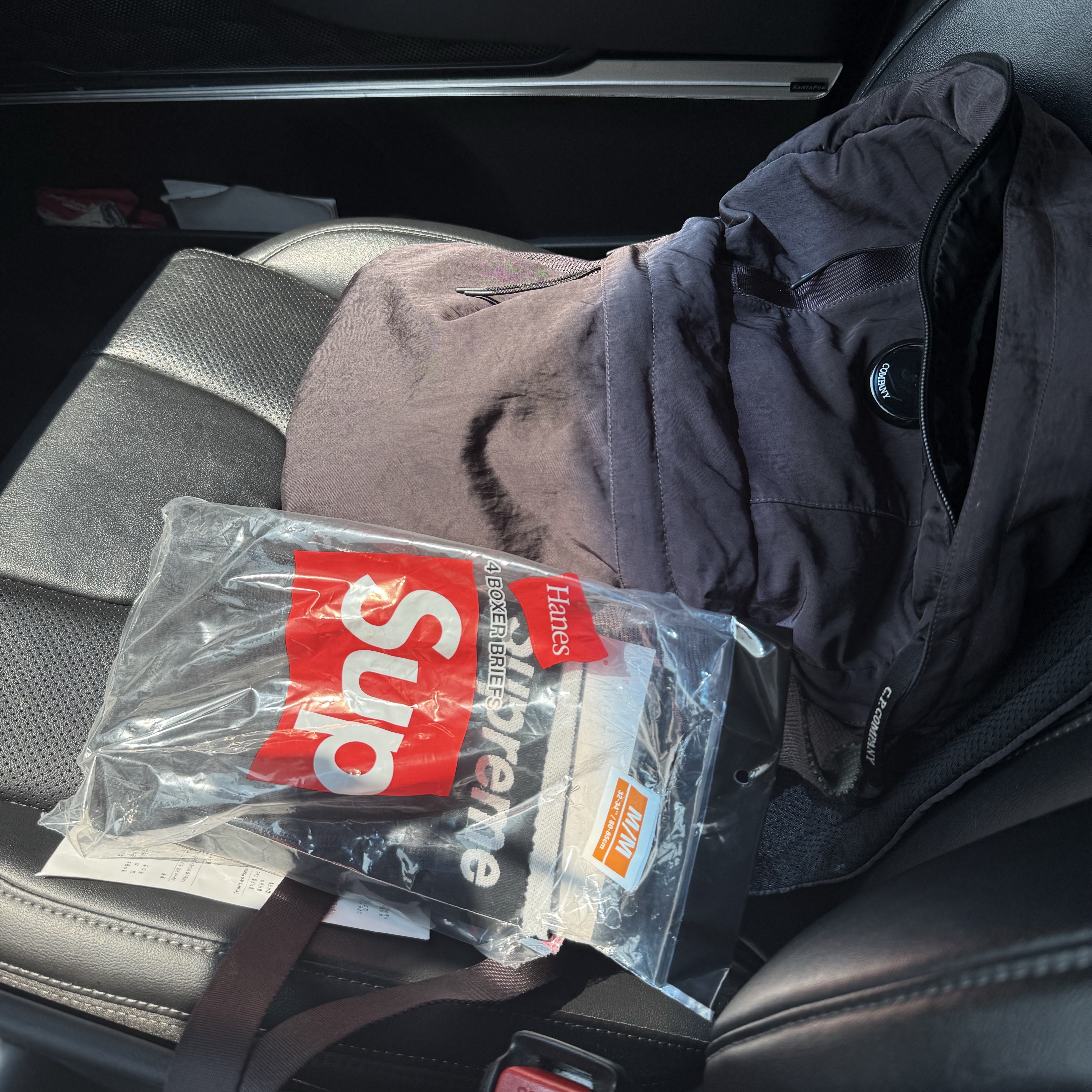 Supreme Hanes Boxer Briefs Black (4 Pack) 착용 스타일