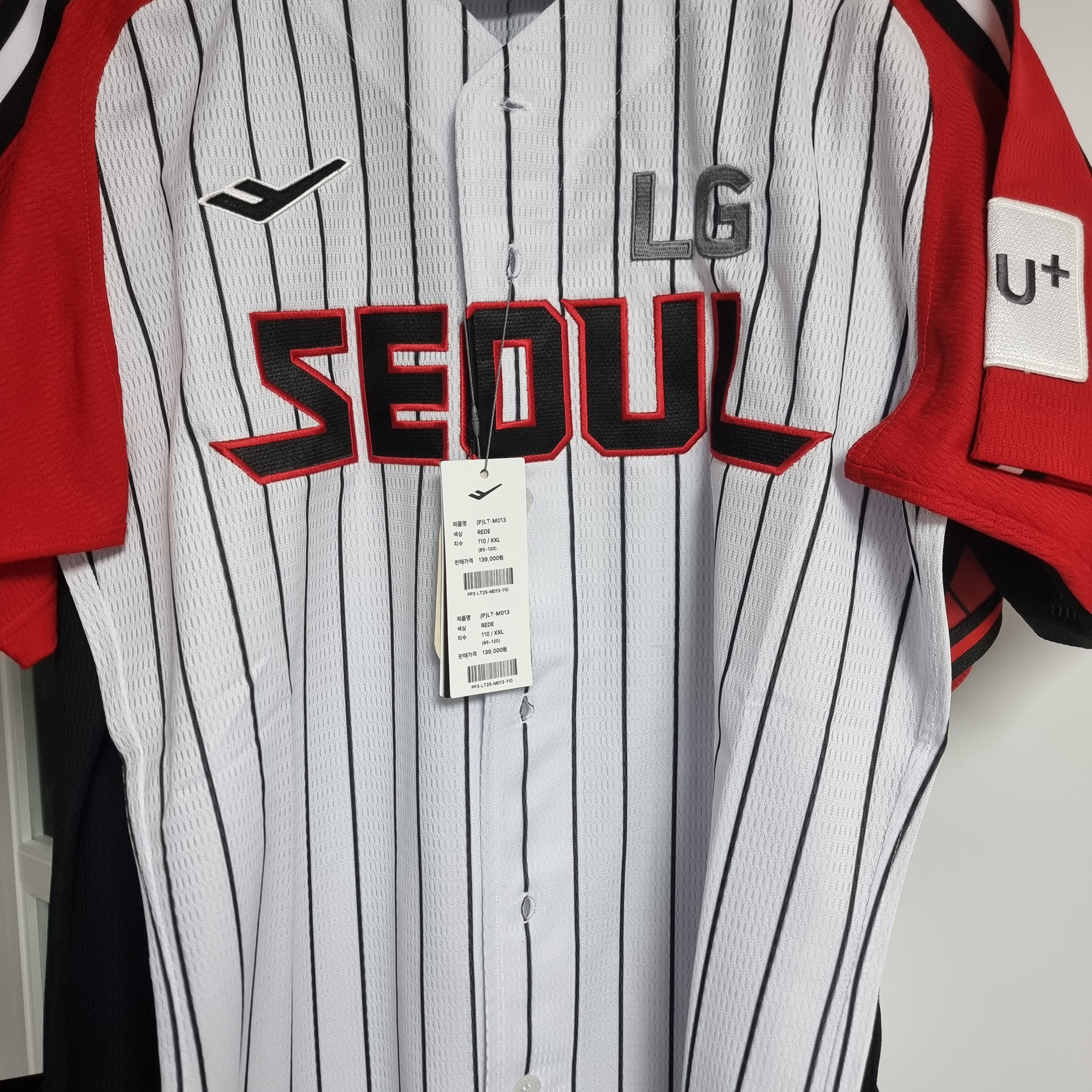 LG Twins x Prospecs 2025 Authentic Seoul Uniform Red (Non Marking Ver.) 착용 스타일