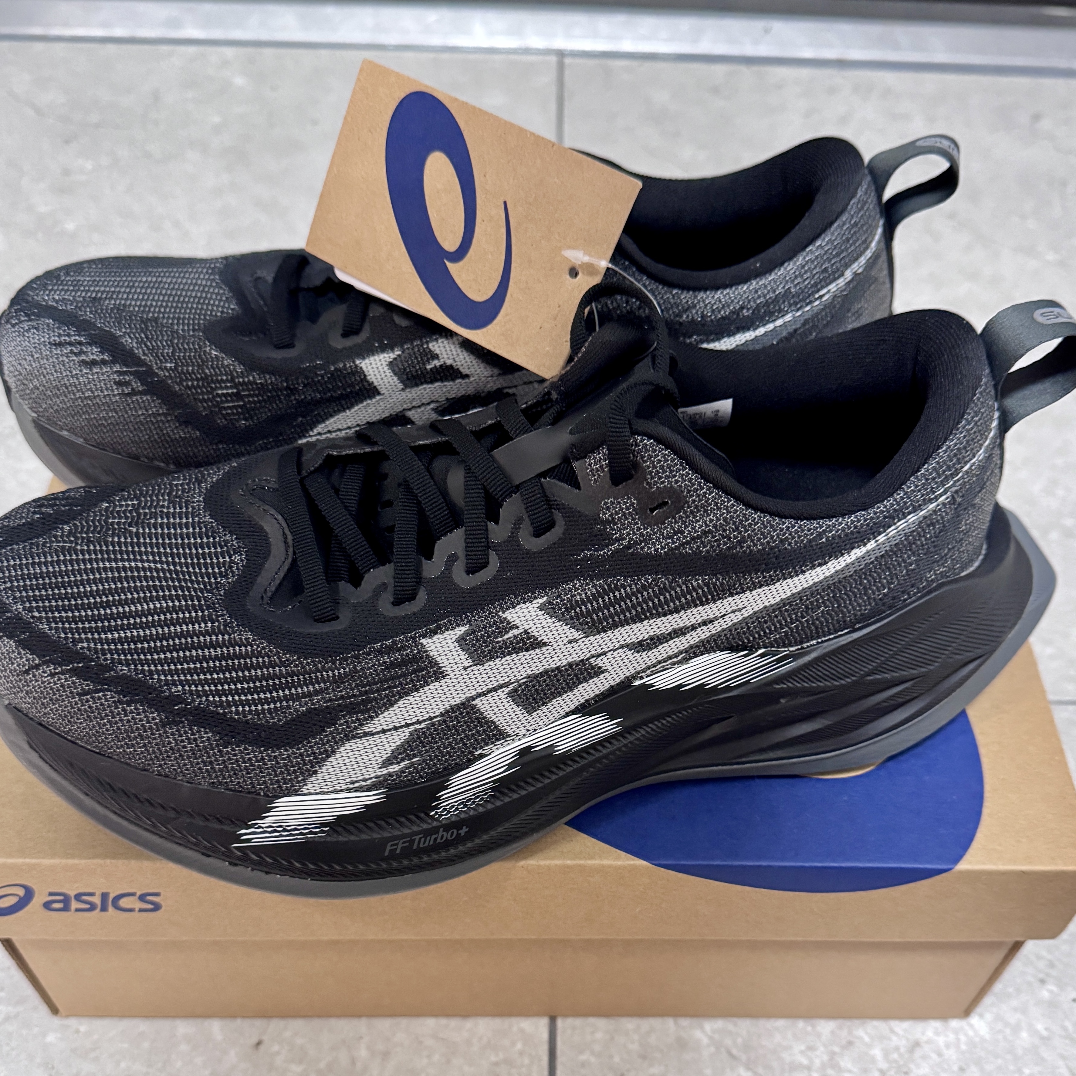 Asics Superblast 2 Black White 착용 스타일 - 1