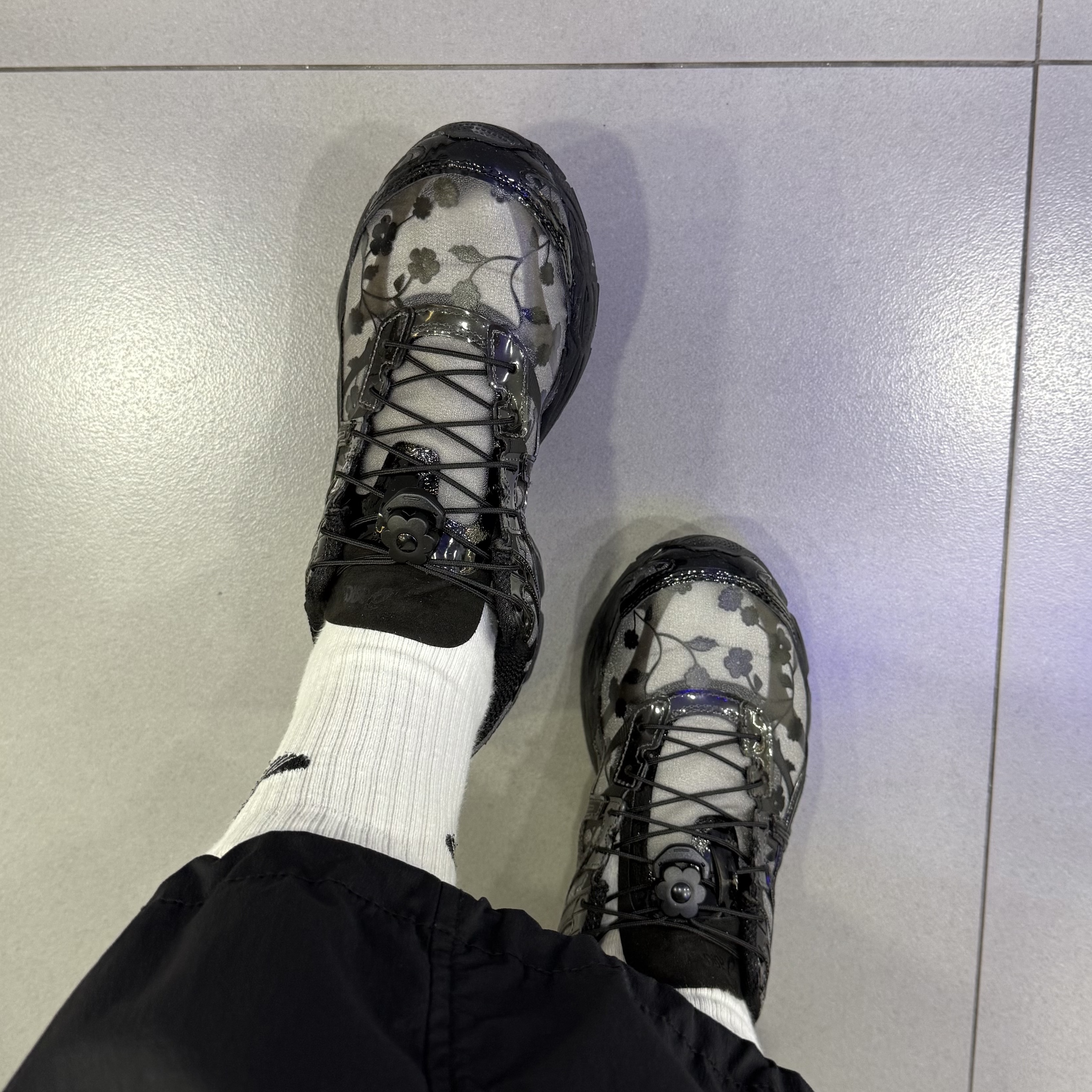 Asics x Cecilie Bahnsen Gel-Cumulus 16 Black 착용 스타일