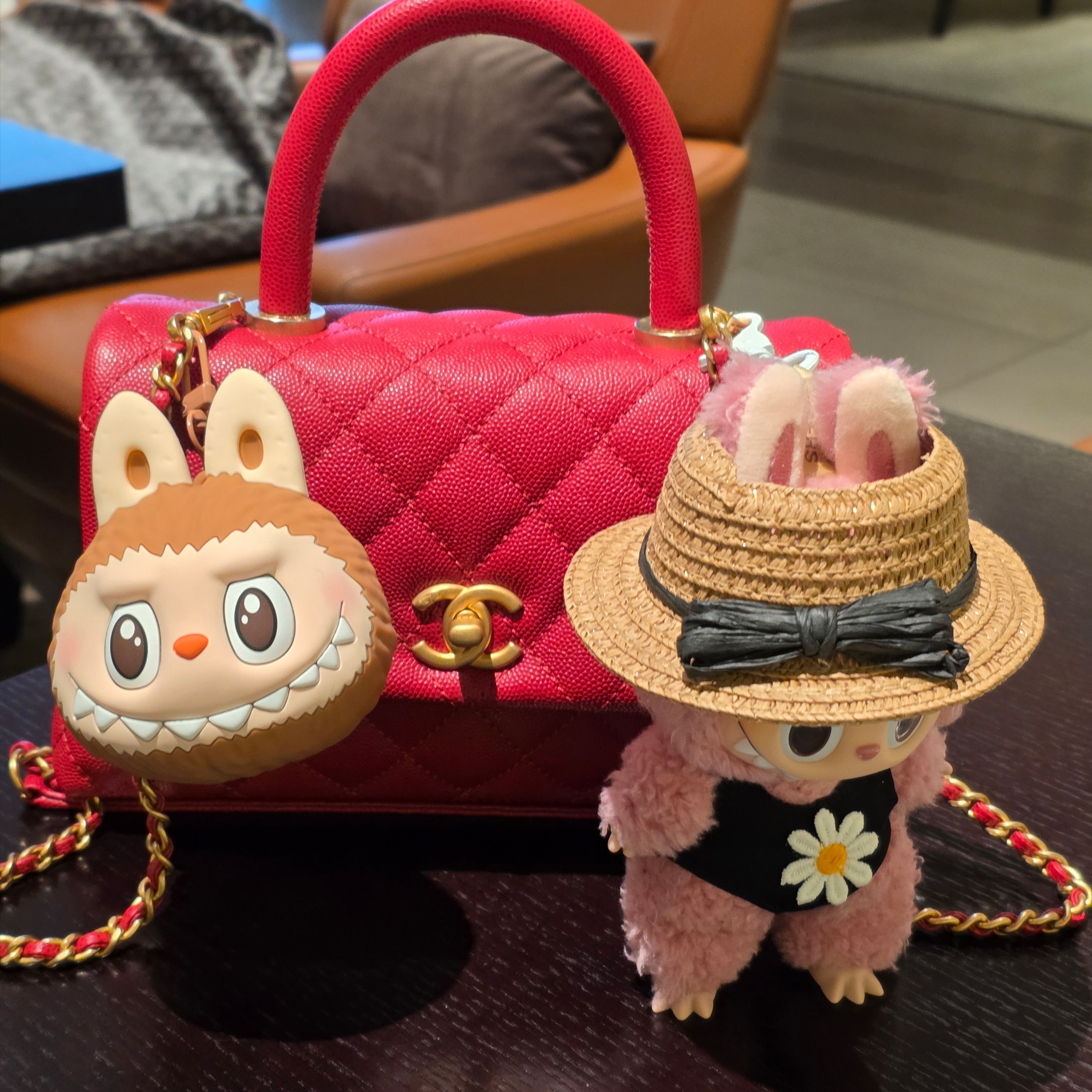 Pop Mart Labubu The Monsters Labubu Tasty Macarons Series Lyche Berry Keyring (Opened Case) 착용 스타일 - 1