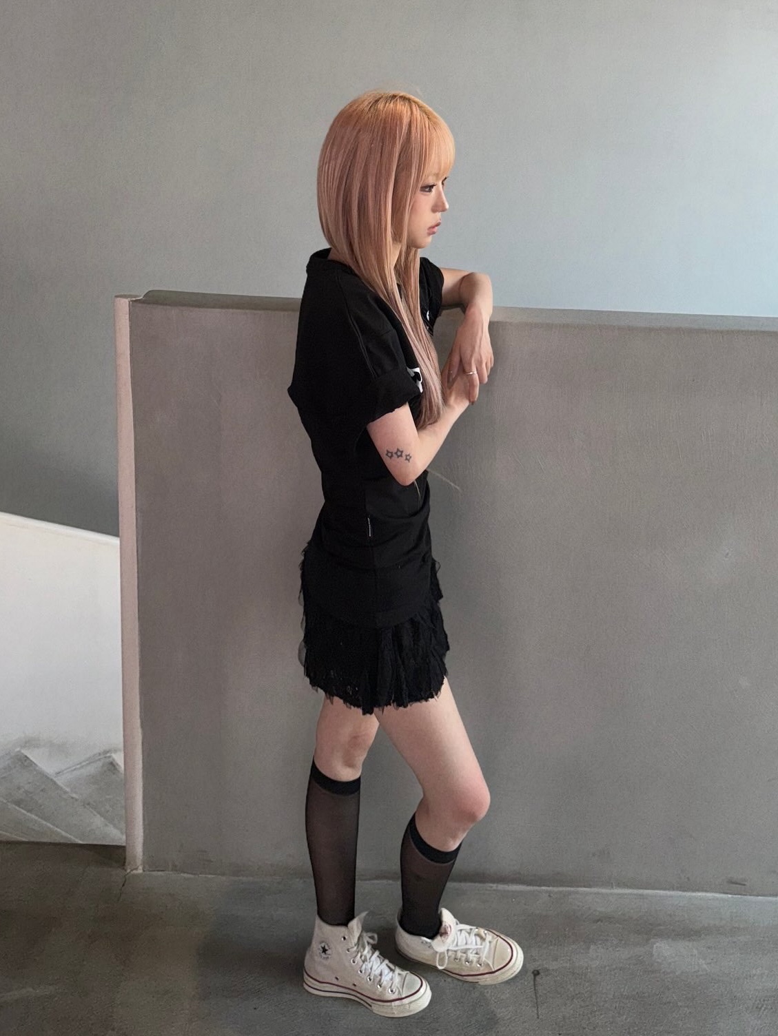 Don't Ask My Plan Lace Frill Floral Shorts -BLACK 착용 스타일 - 4