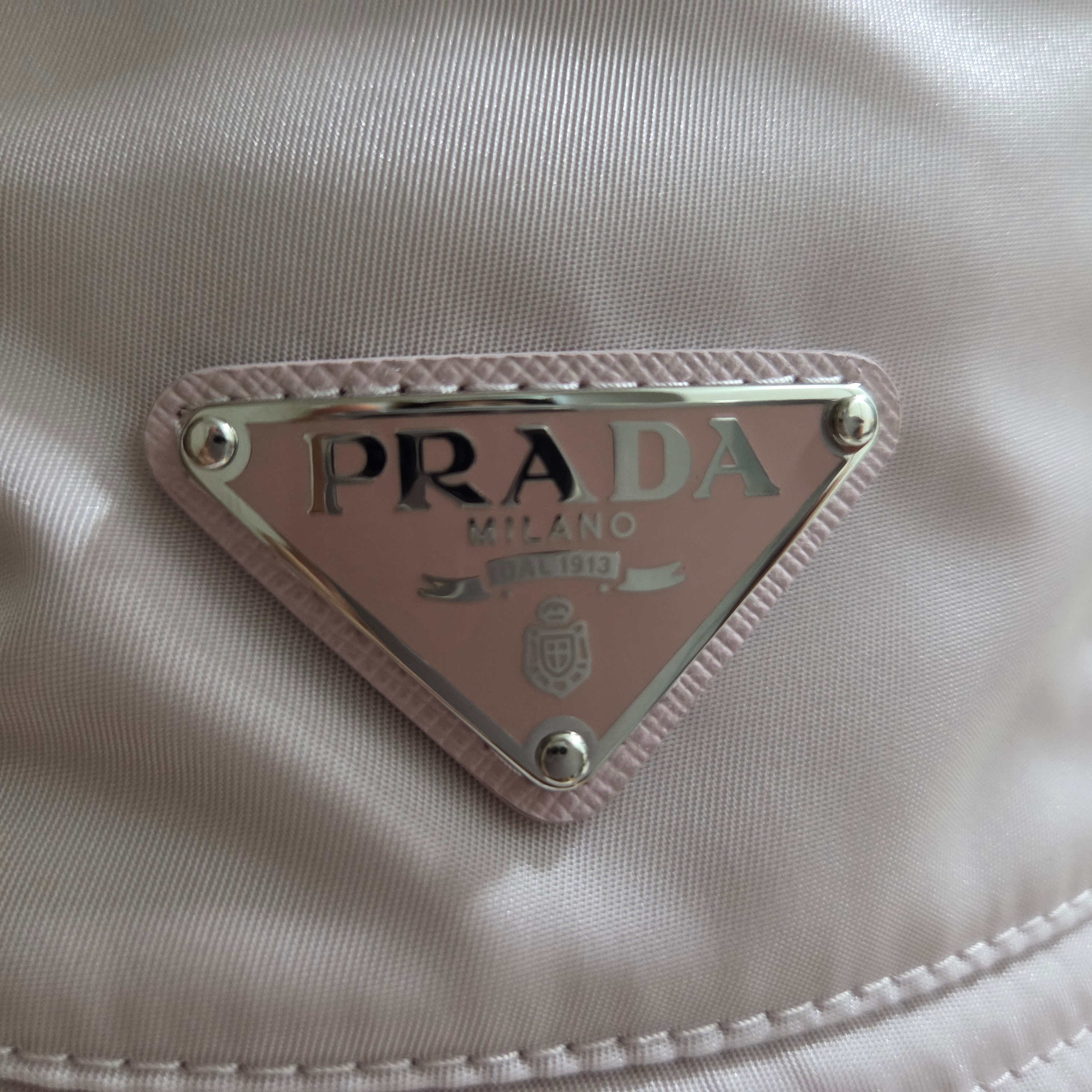(W) Prada Re-Nylon Bucket Hat Alabaster Pink 착용 스타일