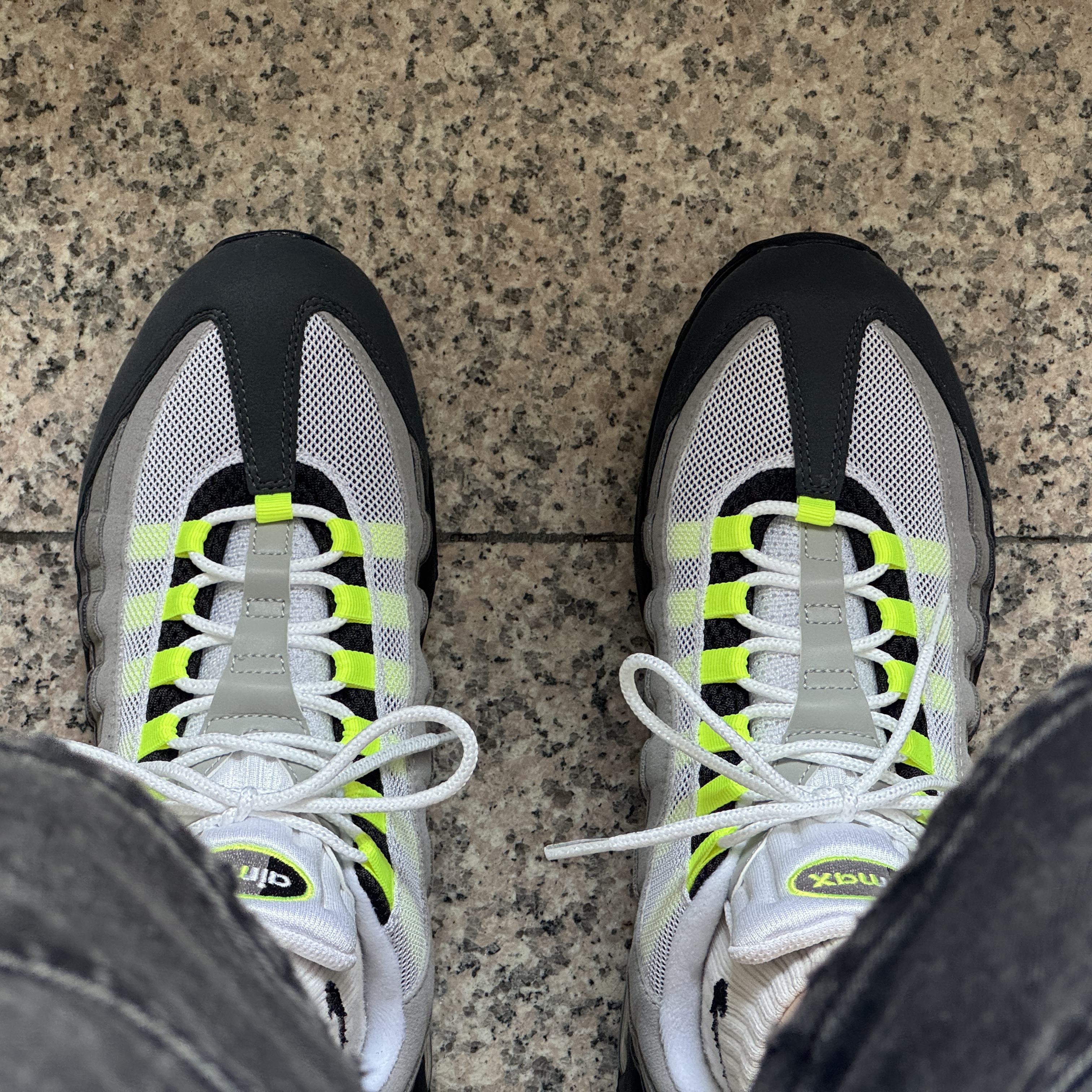Nike Air Max 95 OG Neon 착용 스타일