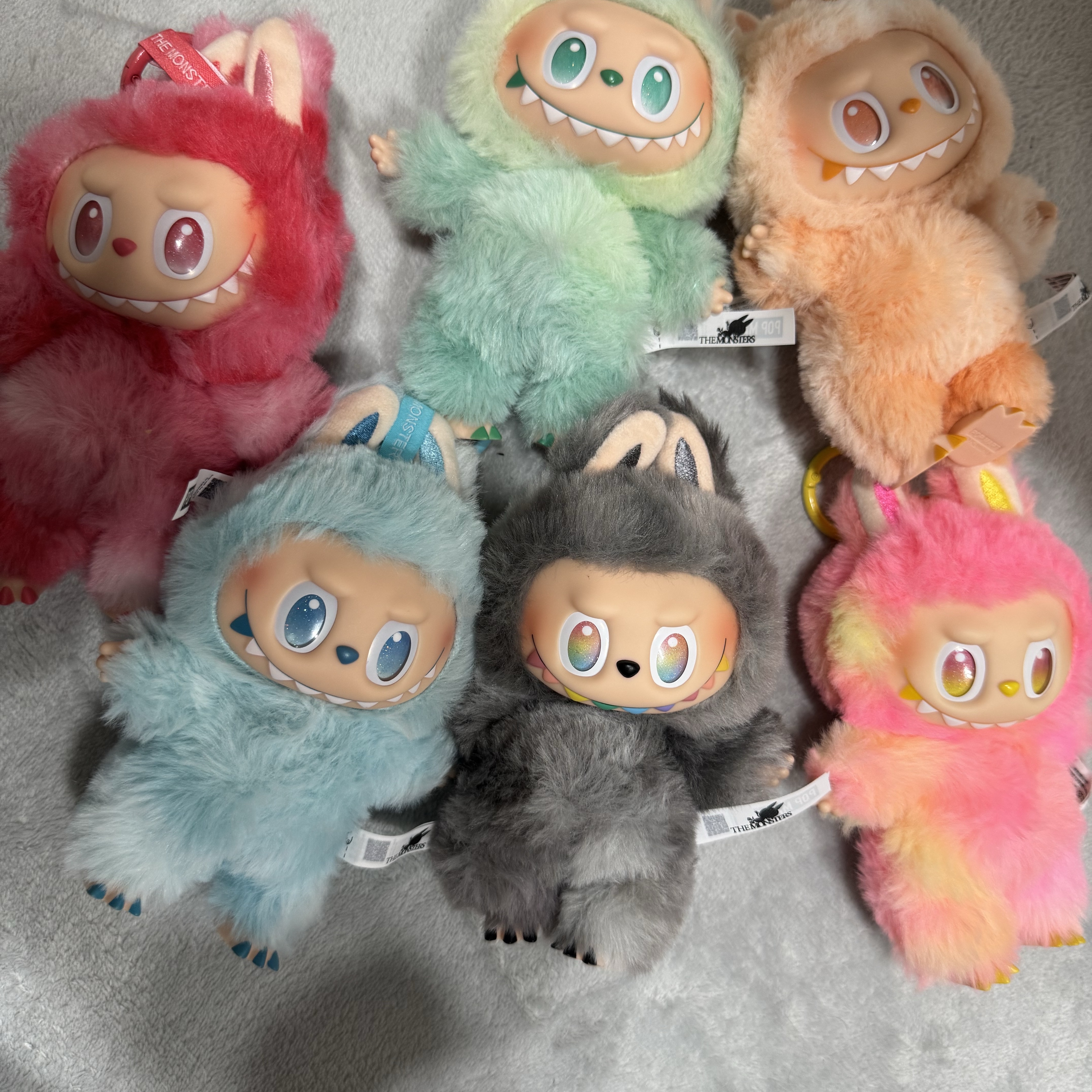 Pop Mart Labubu The Monsters Highlight Series Sealed Case (6 Blind Boxes) 착용 스타일