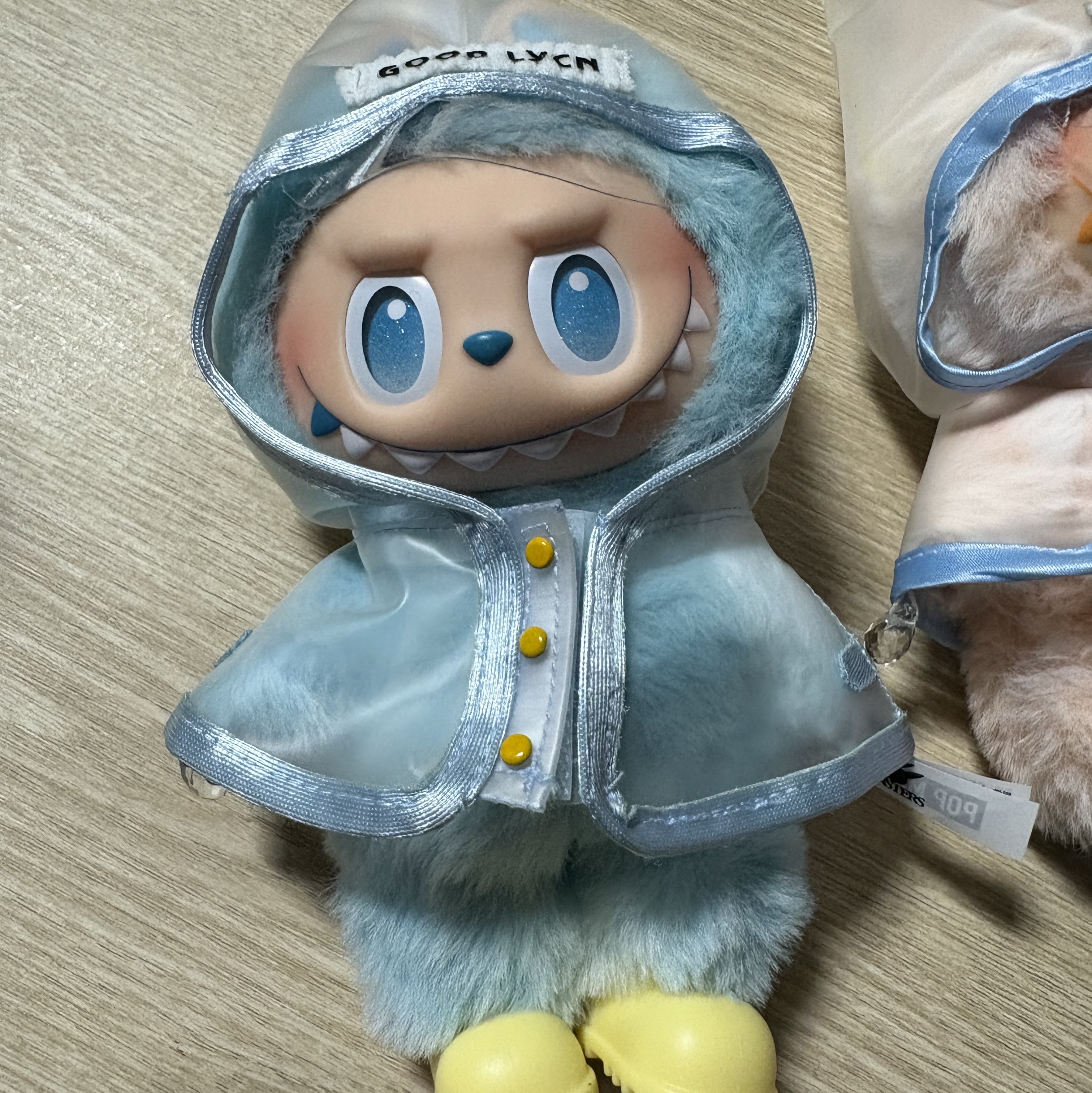 Pop Mart Labubu The Monsters Highlight Series Sealed Case (1 Blind Box) 착용 스타일