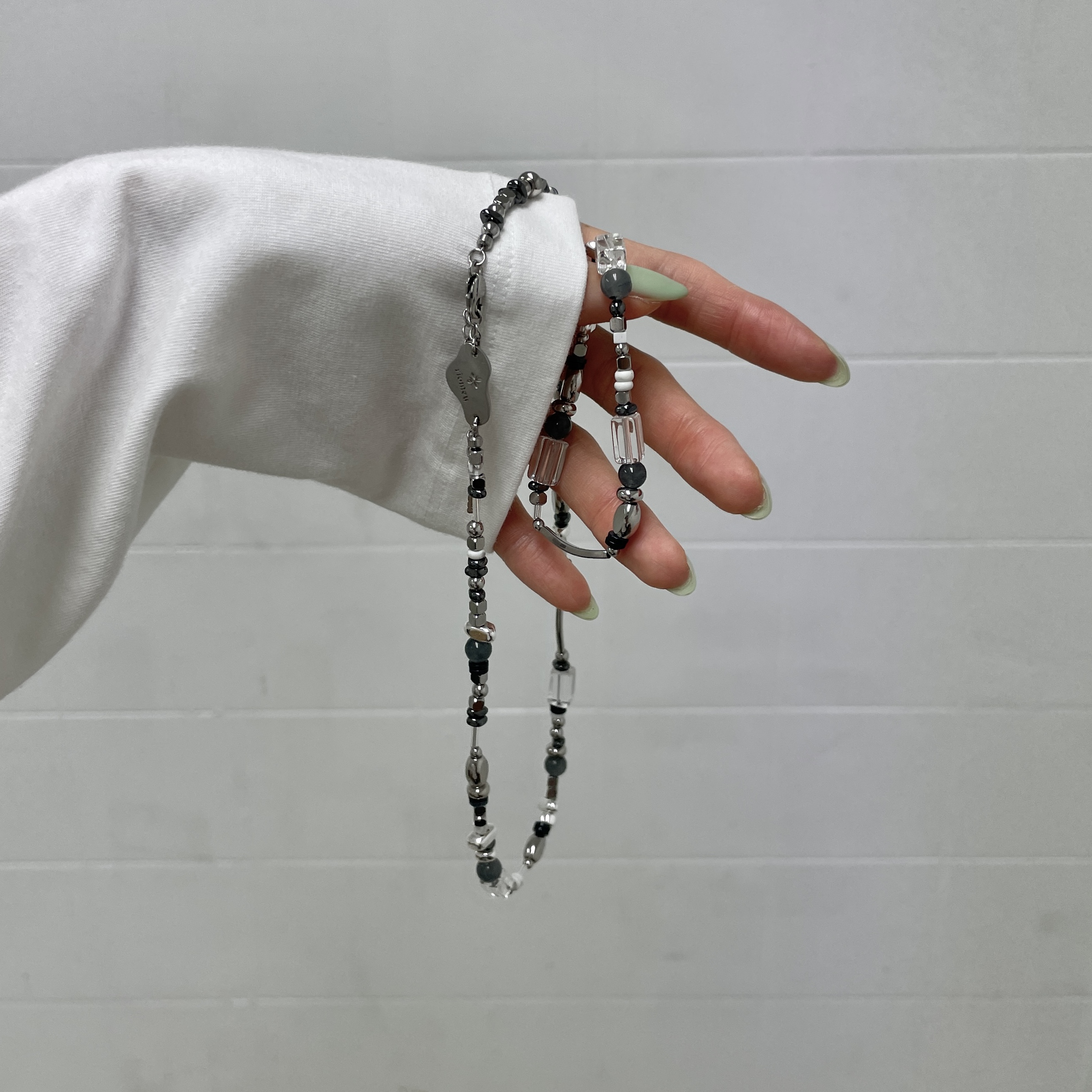 Riomeu Martin Gray Bracelet, Riomeu Martin gray necklace 착용 스타일