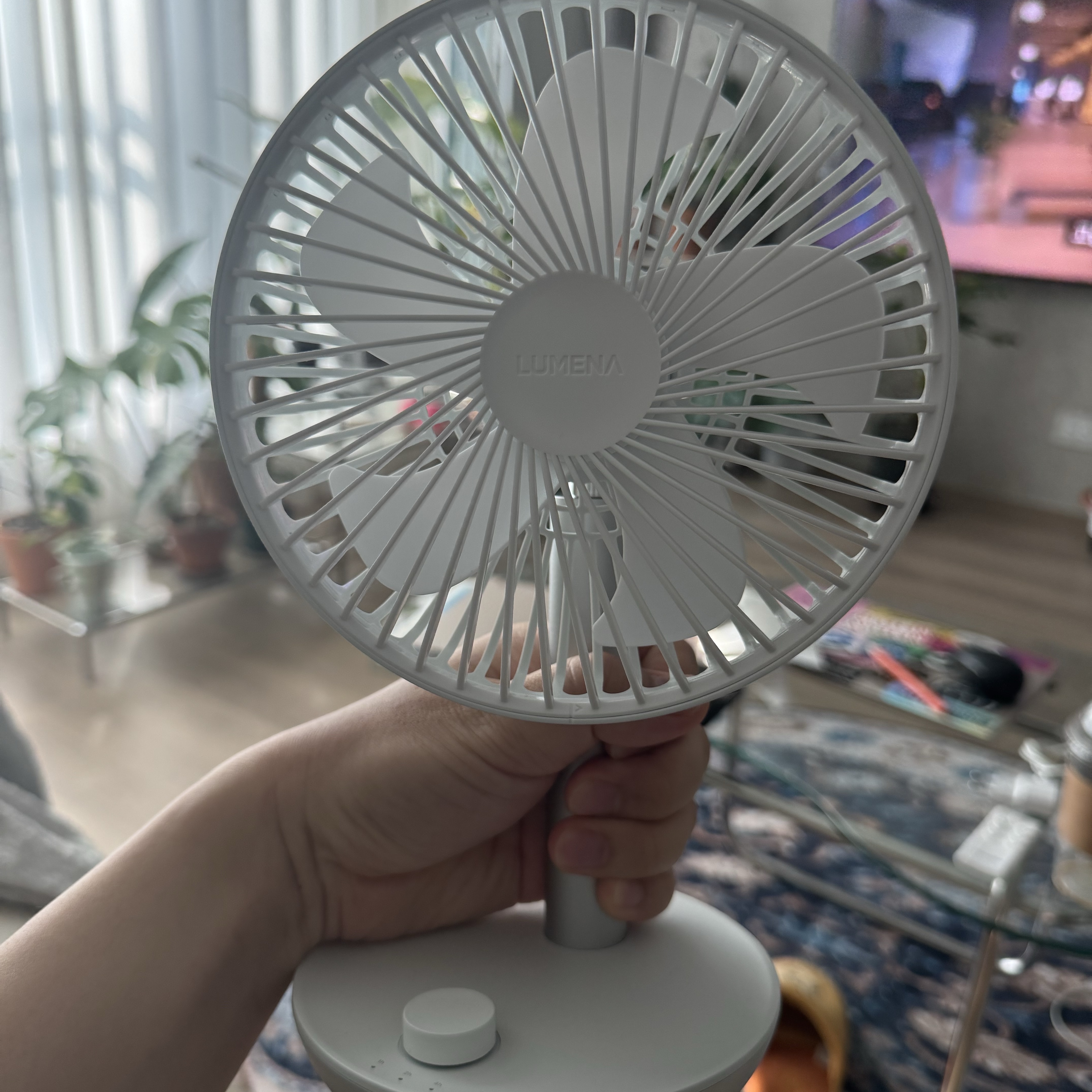Lumena FAN STAND 3Z Desktop Wireless Fan Sky White 착용 스타일