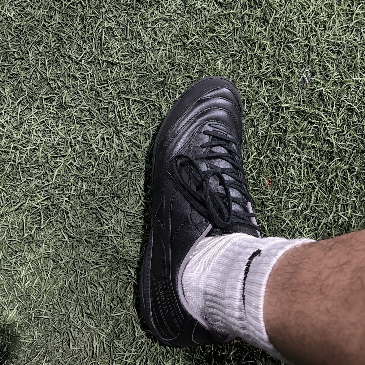 Mizuno Morelia Sala Pro TF Black 착용 스타일 - 3