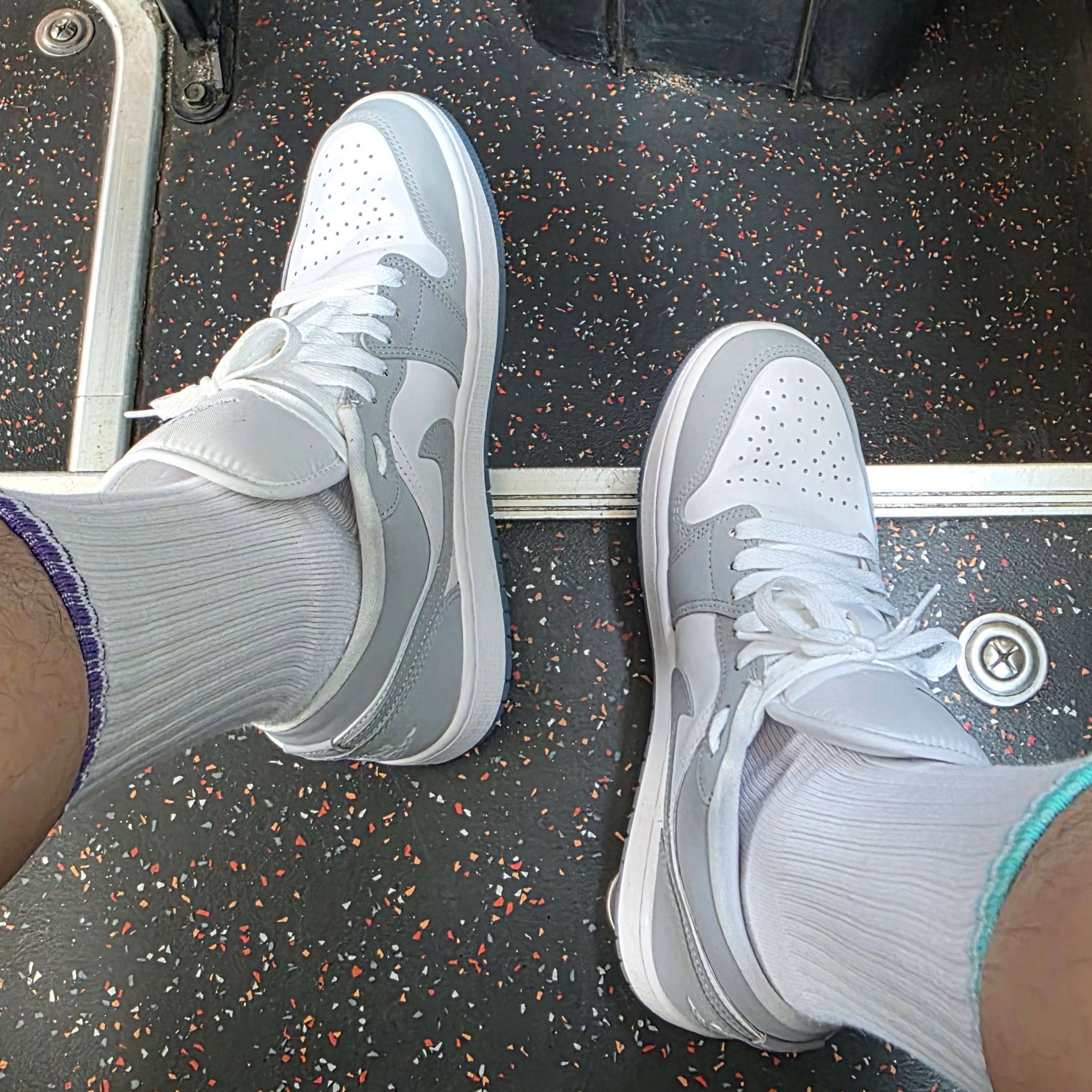 (W) Jordan 1 Low White Wolf Grey 착용 스타일