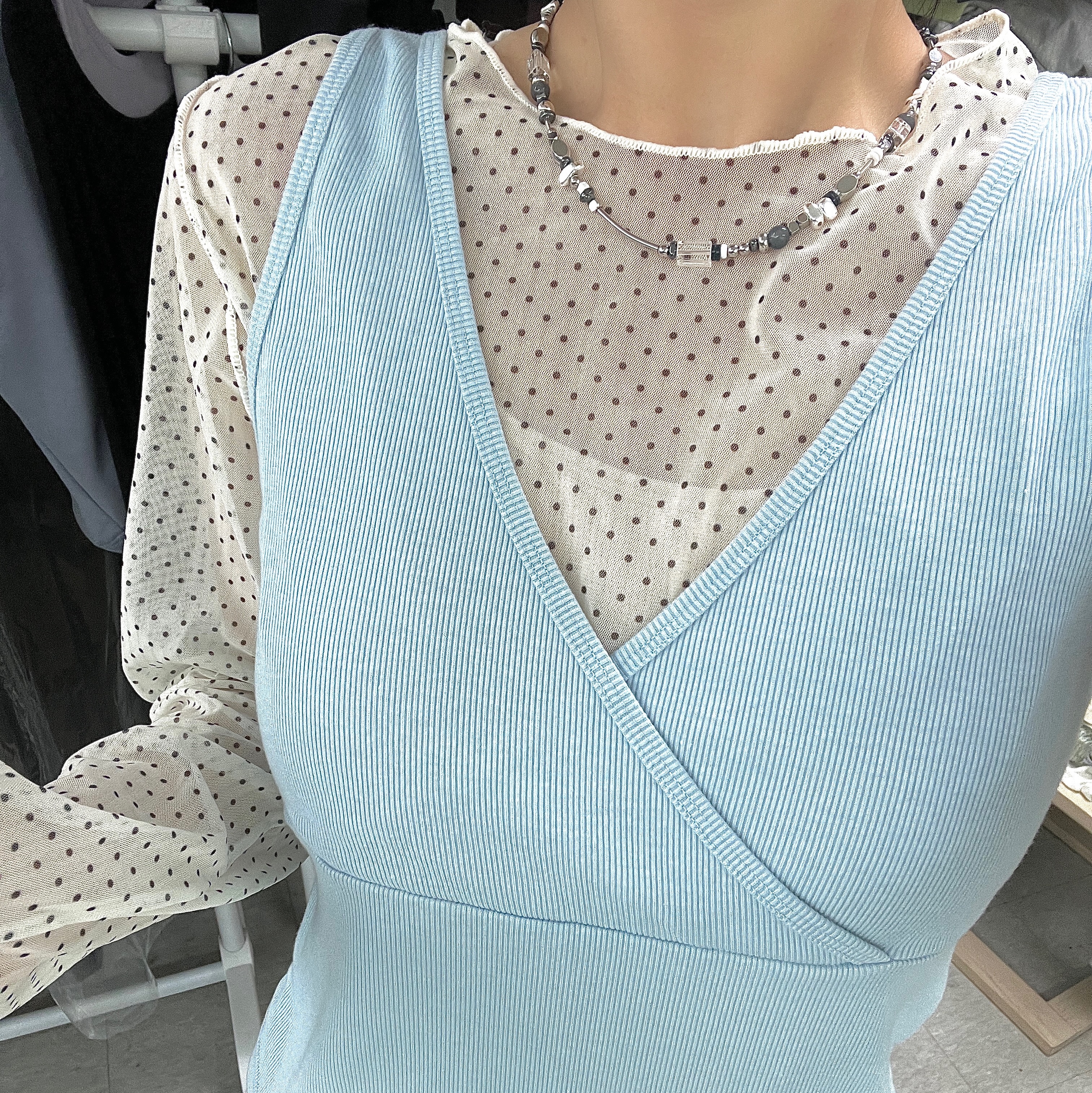 Riomeu Martin gray necklace 착용 스타일 - 2