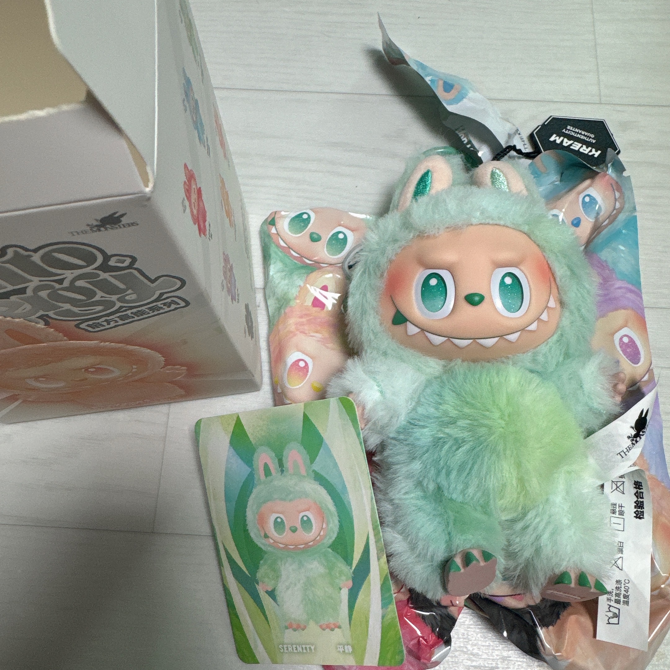 Pop Mart Labubu The Monsters Highlight Series Serenity Keyring (Opened Case) 착용 스타일