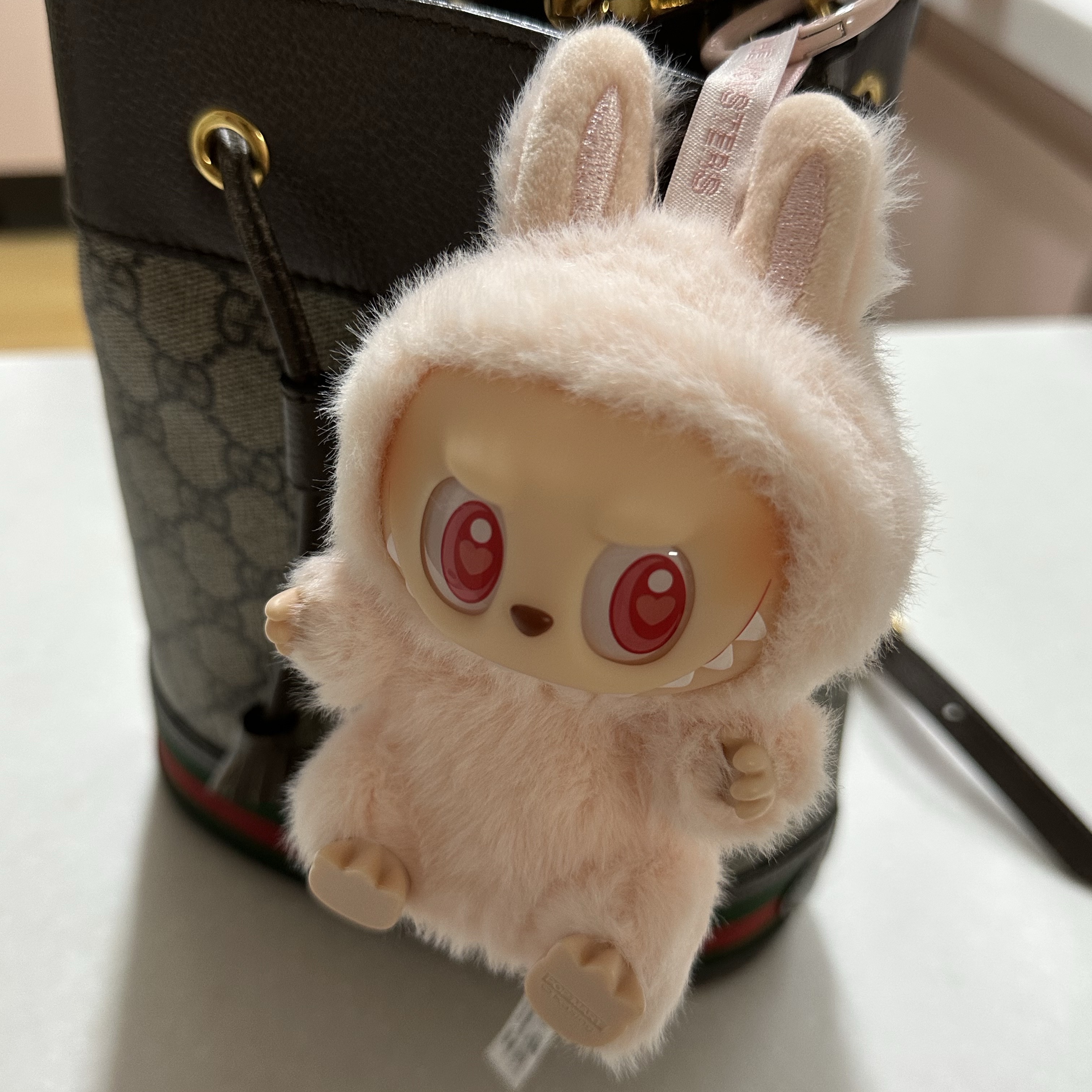 Pop Mart Labubu Let's Play Together Doll Series Sealed Case (1 Blind Box), Pop Mart Labubu Let's Play Together Doll Series Dada Keyring (Opened Case) 착용 스타일