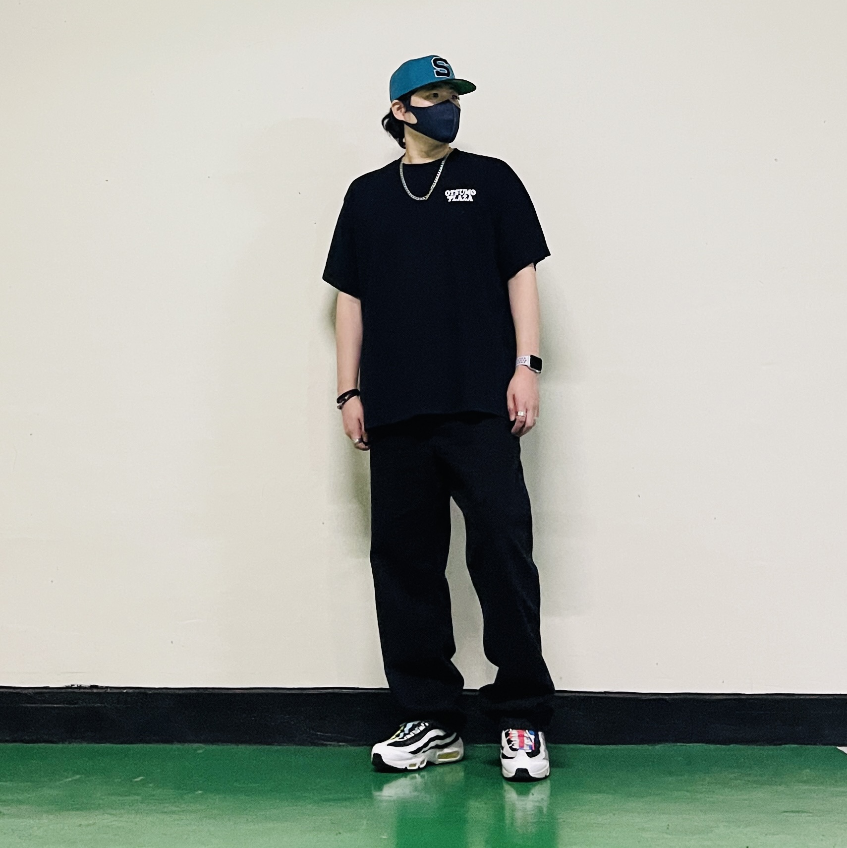 Stussy Washed Canvas Big OL' Jean Black, Verdy Otsumo Plaza T-Shirt Black - Otsumo Plaza Exclusive 착용 스타일 - 5