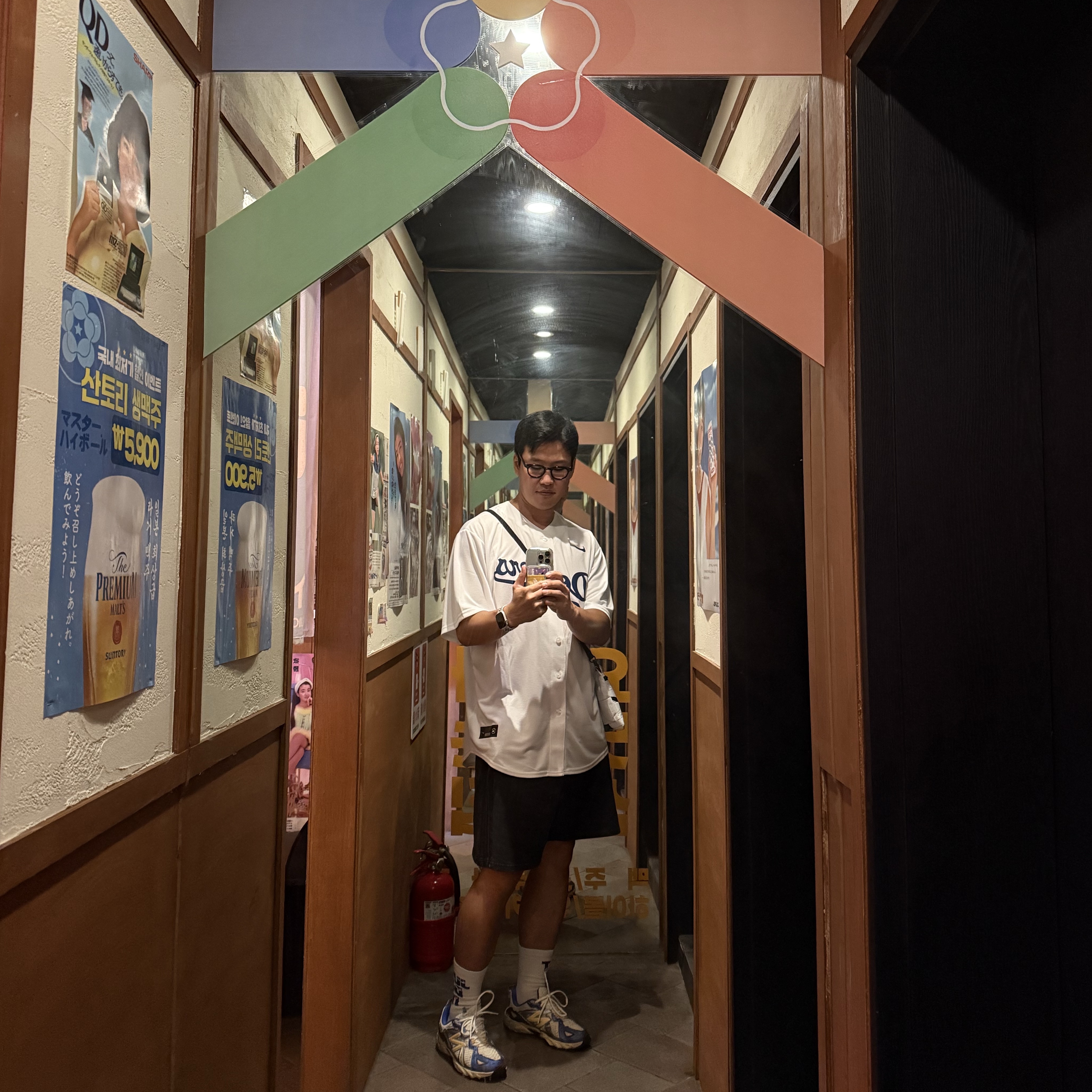 Nike MLB Los Angeles Dodgers Shohei Ohtani Home Limited Jersey White, New Balance x Yeseyesee ML610 Atlantic Blue Varsity Gold 착용 스타일