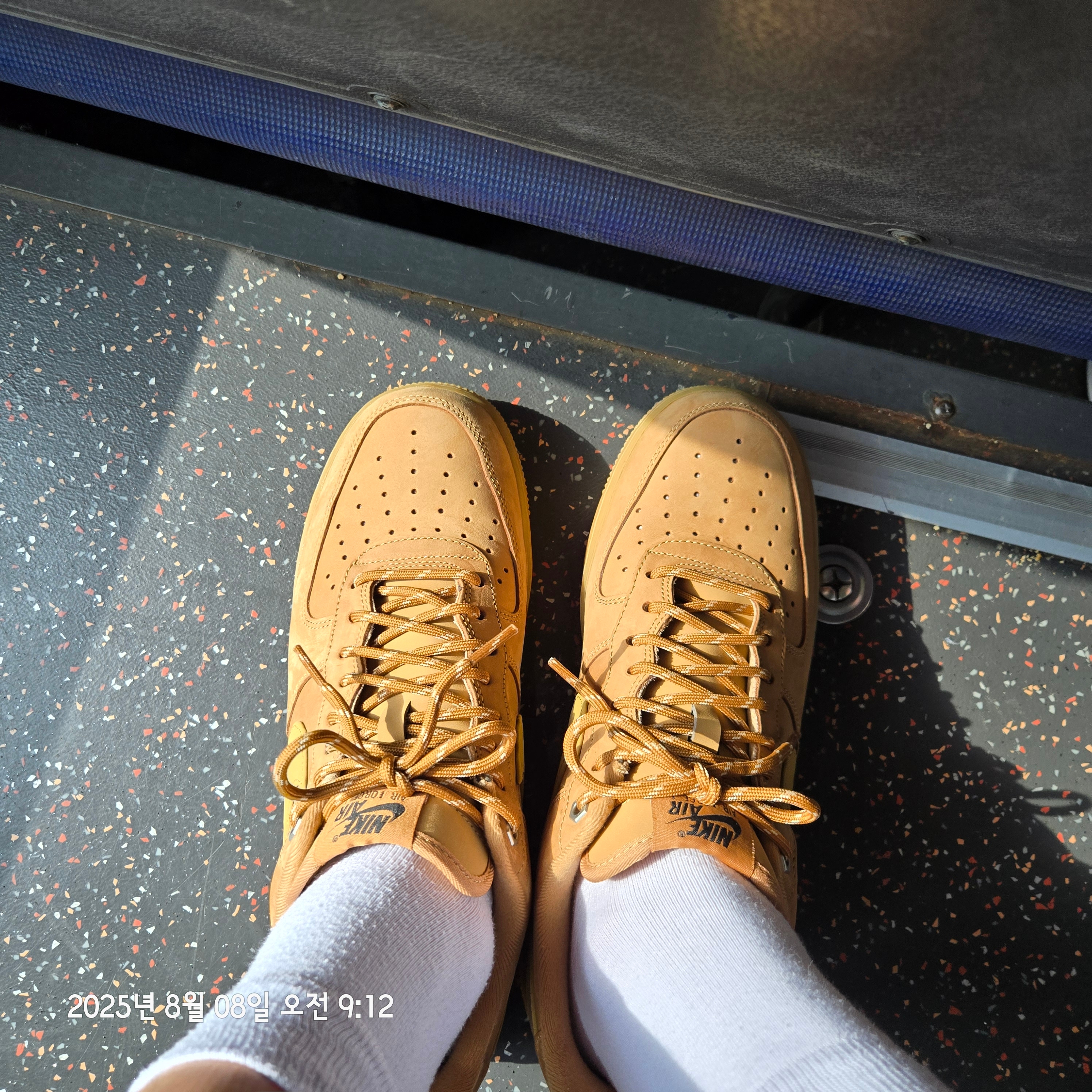 Nike Air Force 1 '07 WB Flax 착용 스타일