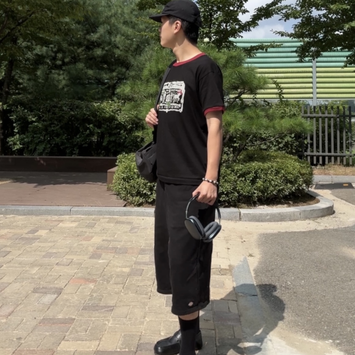 [KREAM 단독] Thevinylhouse Cowboy Pictogram Ringer Tee Black, Supreme Washed Chino Twill Camp Cap Black 착용 스타일 - 2
