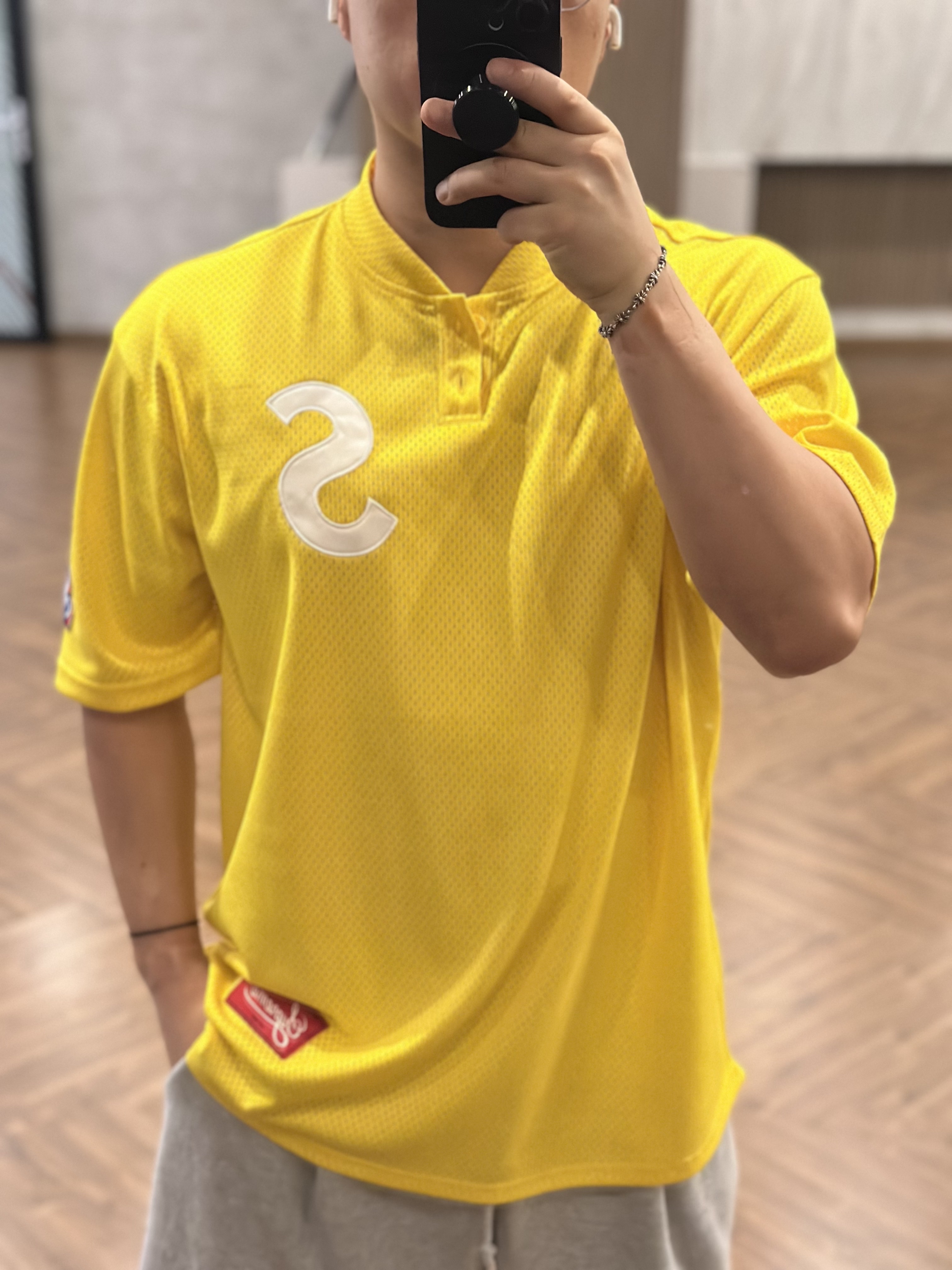 Supreme S Logo Baseball Henley Yellow - 24FW 착용 스타일