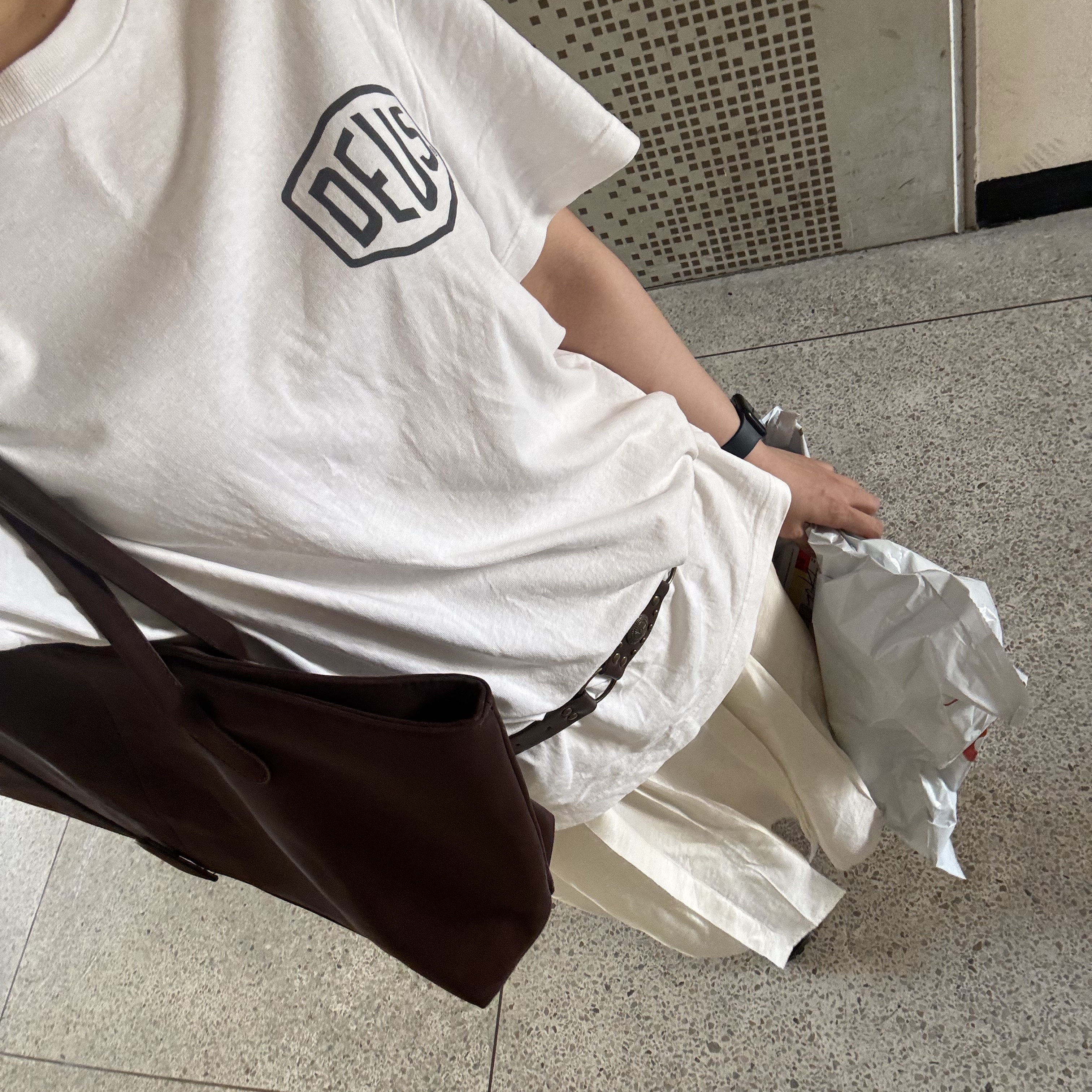 Deus Ex Machina Seoul College Address T-Shirt White 착용 스타일